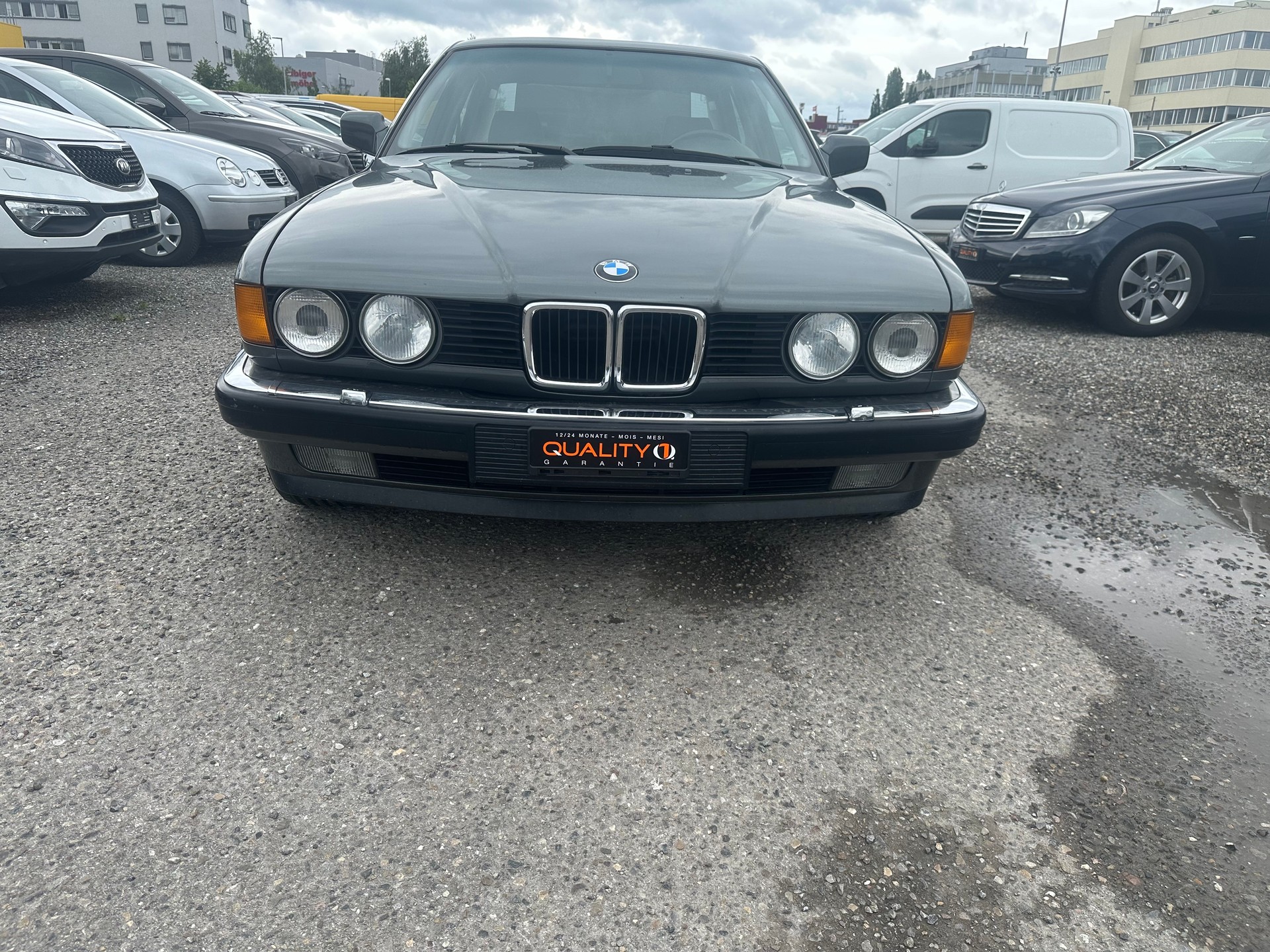 BMW 735i-image-1
