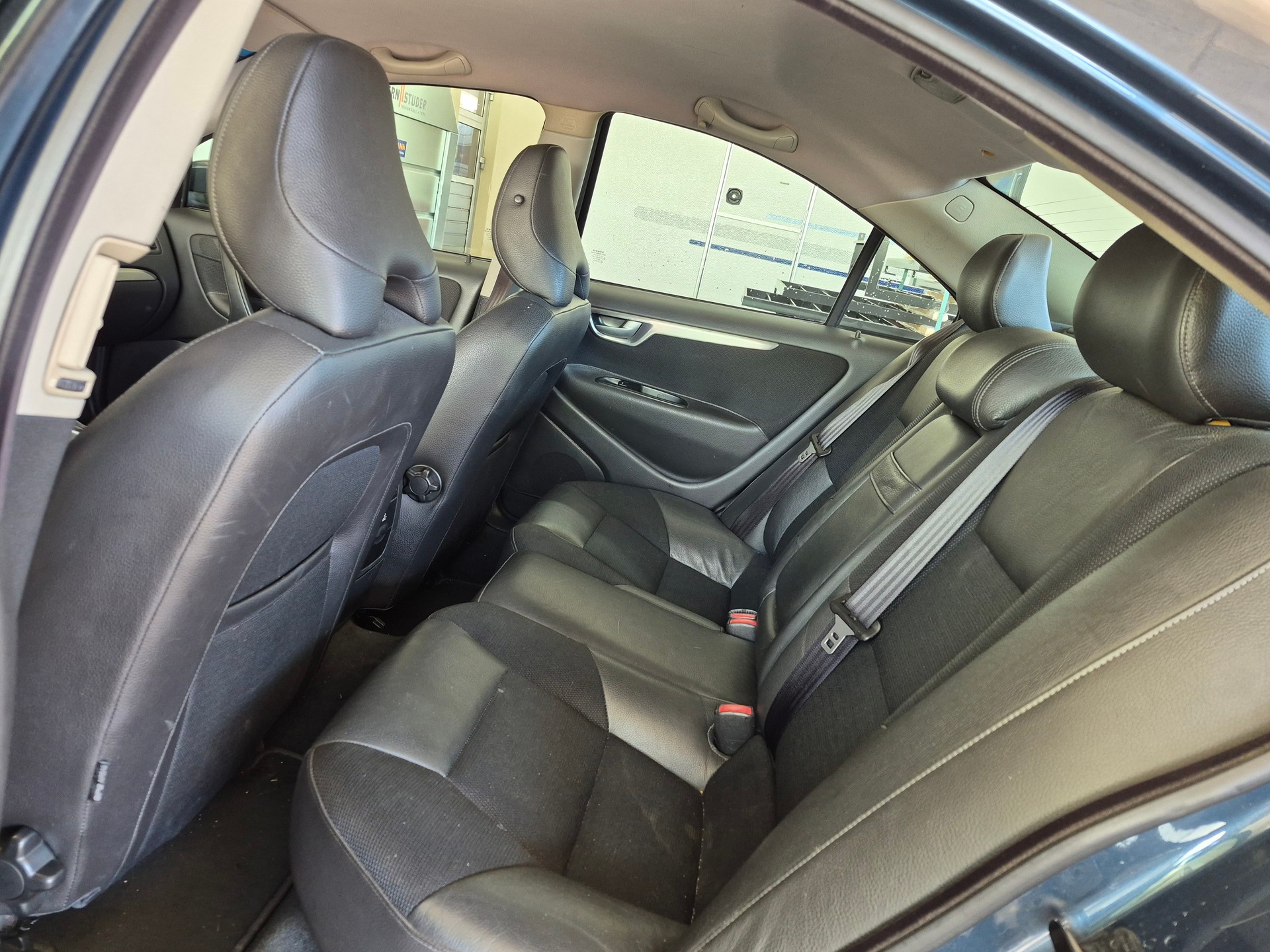 VOLVO S60 2.4 Summum-image-10