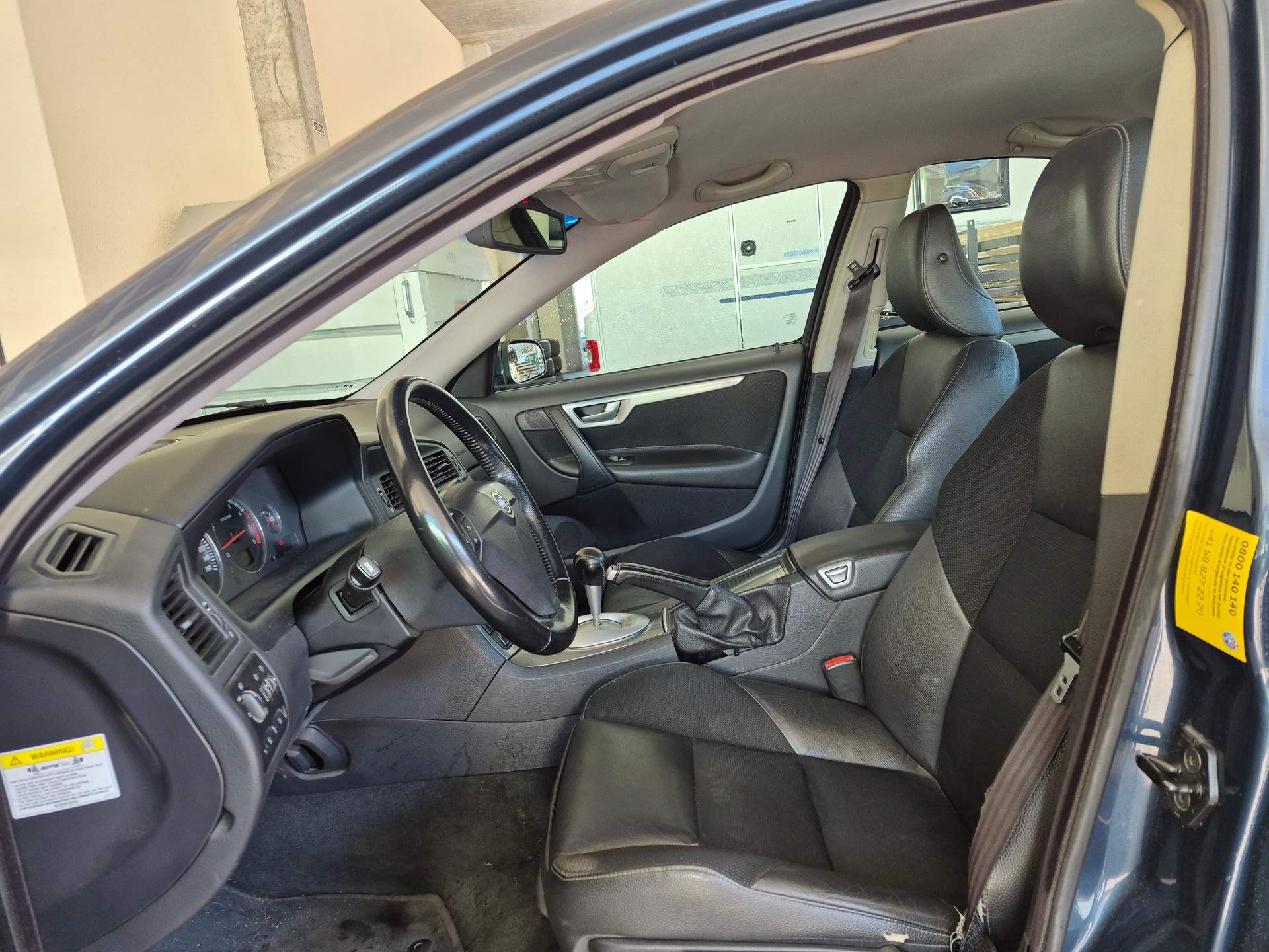VOLVO S60 2.4 Summum-image-9