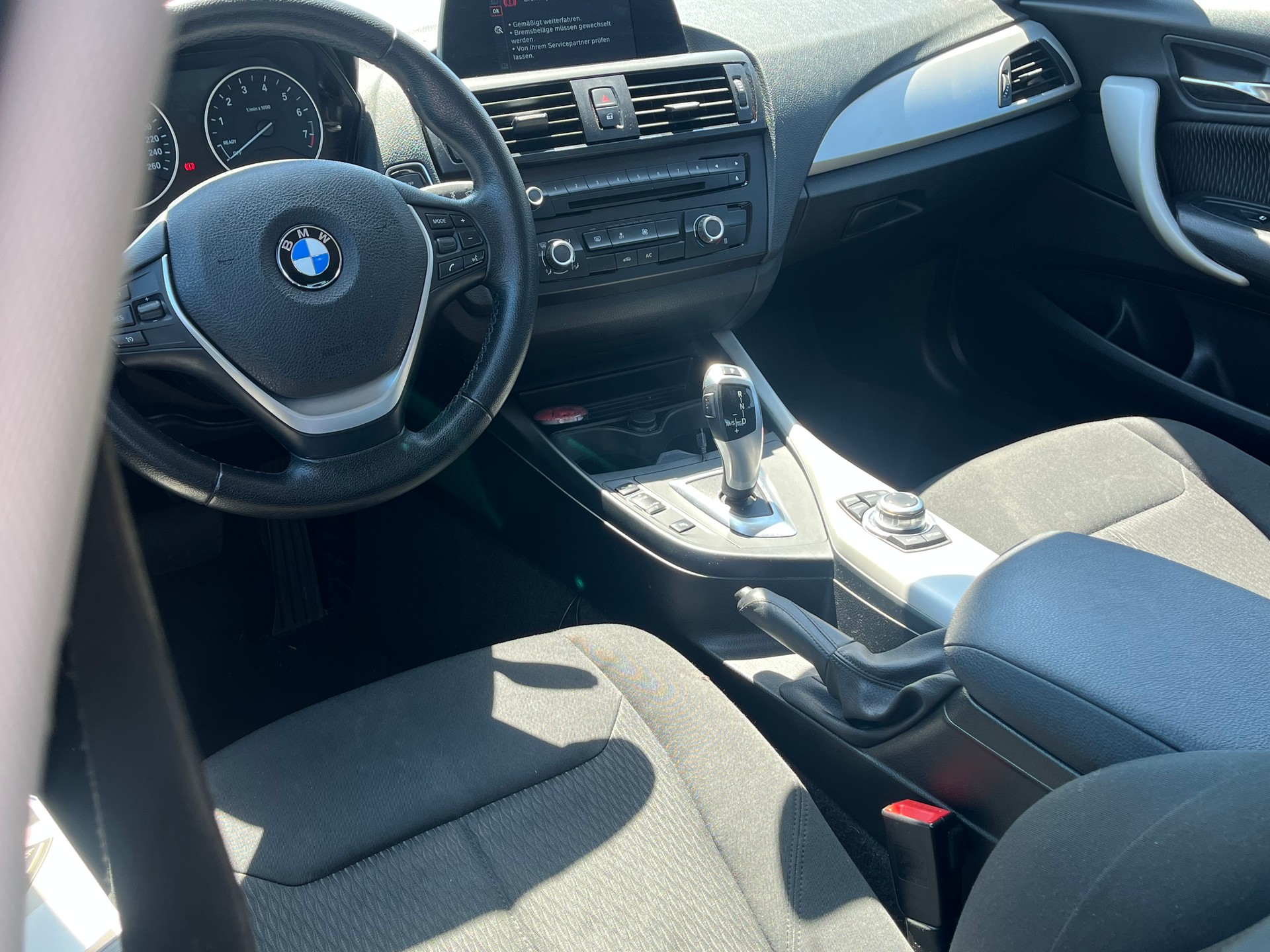 BMW 116i Sport Line Steptronic-image-8