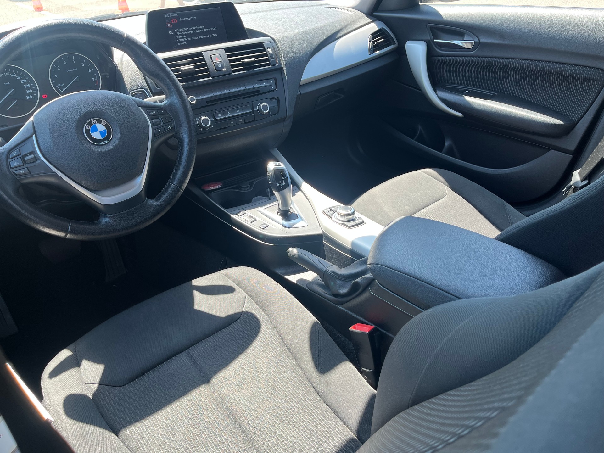 BMW 116i Sport Line Steptronic-image-10