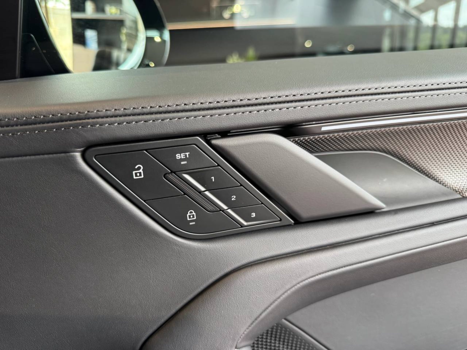 PORSCHE Cayenne Turbo Electric-image-26