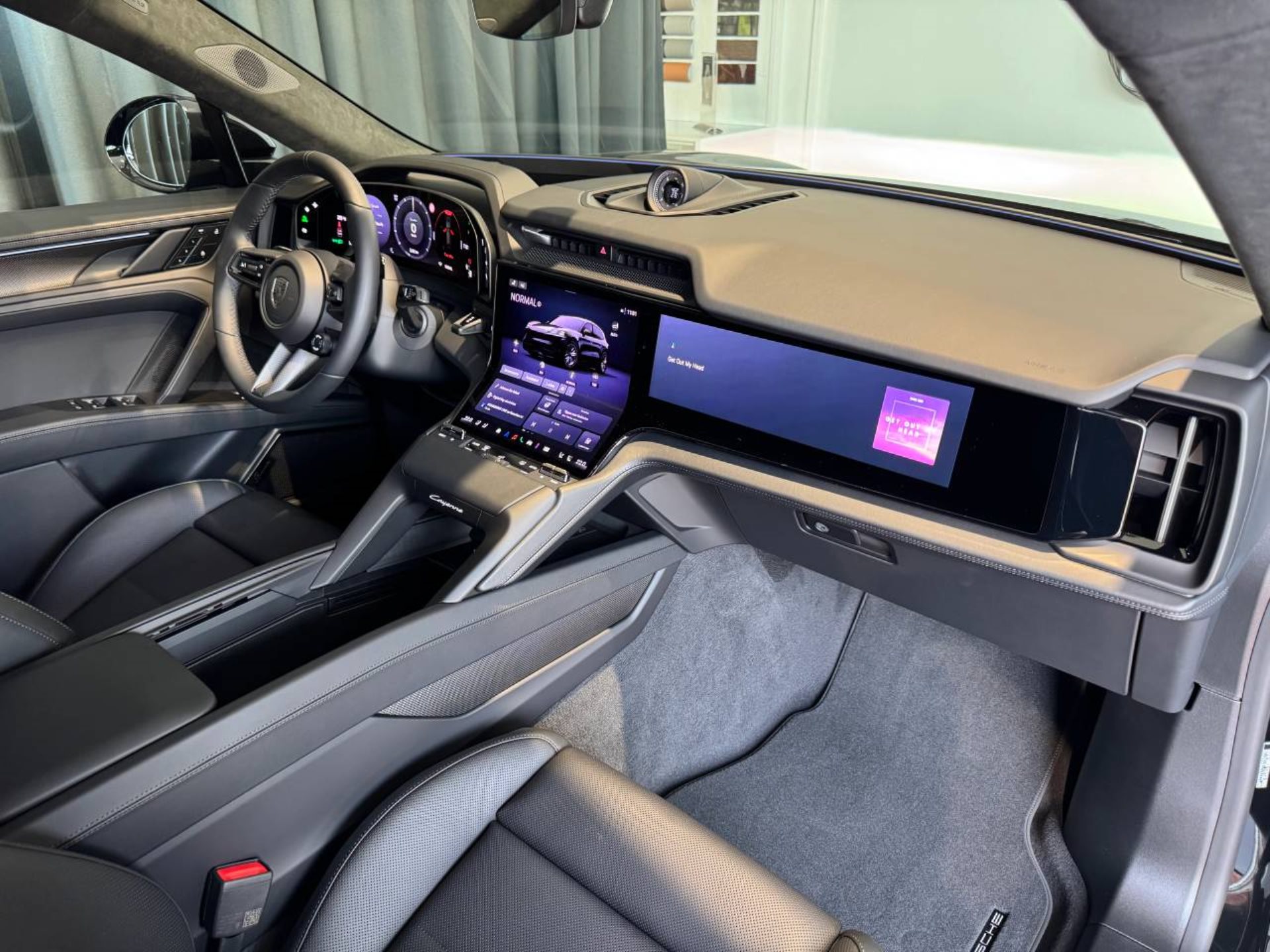 PORSCHE Cayenne Turbo Electric-image-19