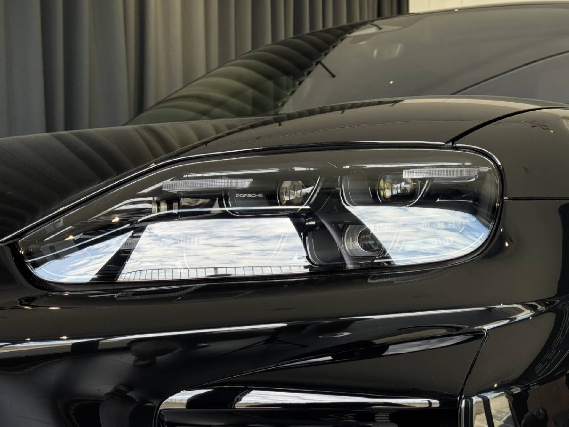 PORSCHE Cayenne Turbo Electric-image-11