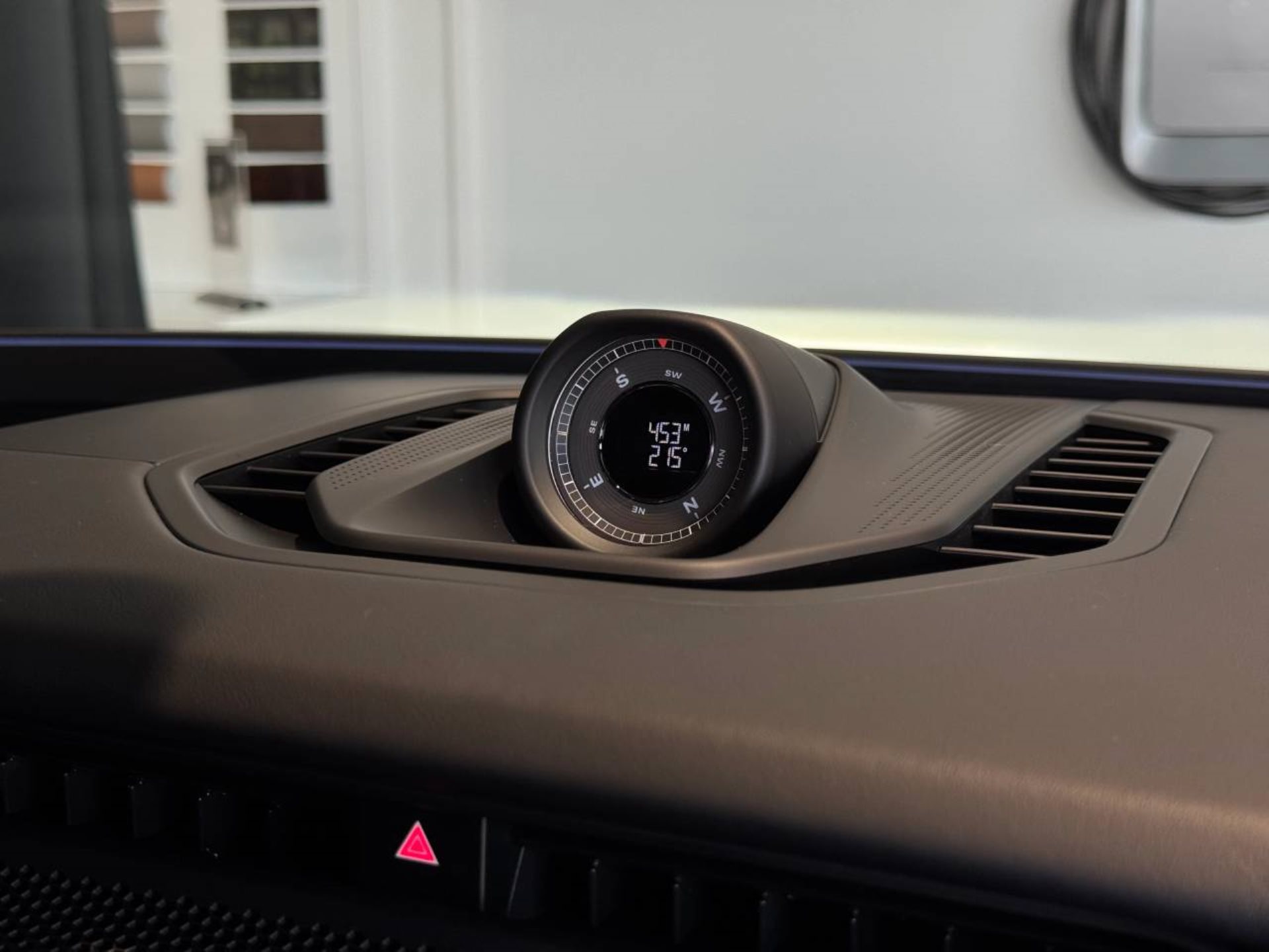 PORSCHE Cayenne Turbo Electric-image-24