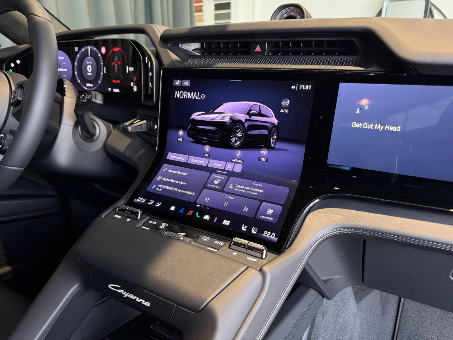 PORSCHE Cayenne Turbo Electric-image-22
