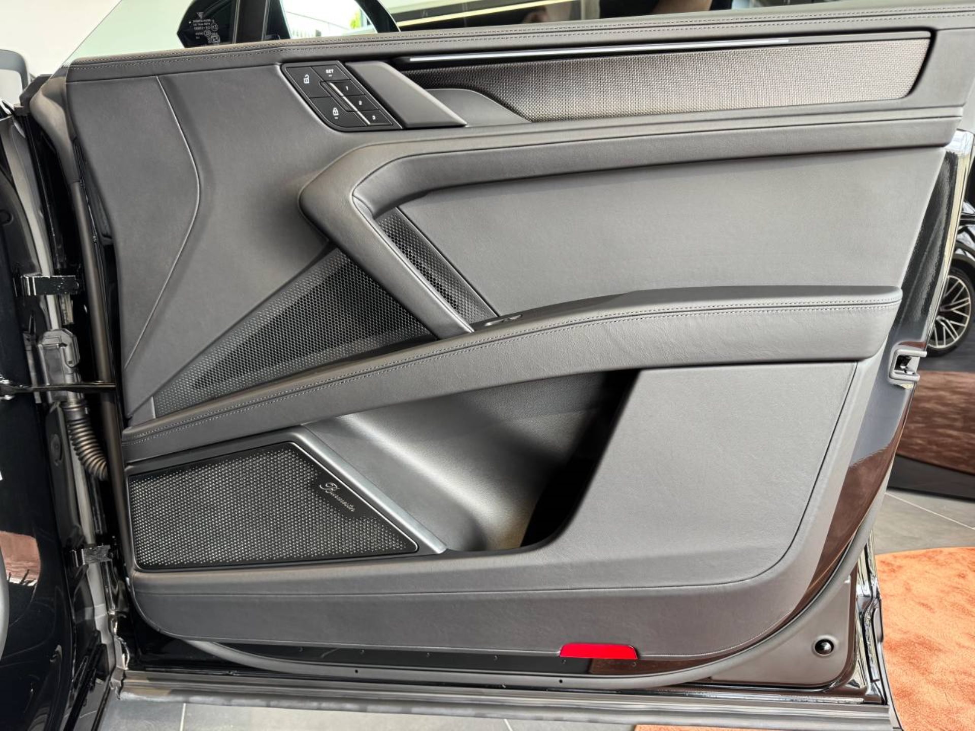 PORSCHE Cayenne Turbo Electric-image-25