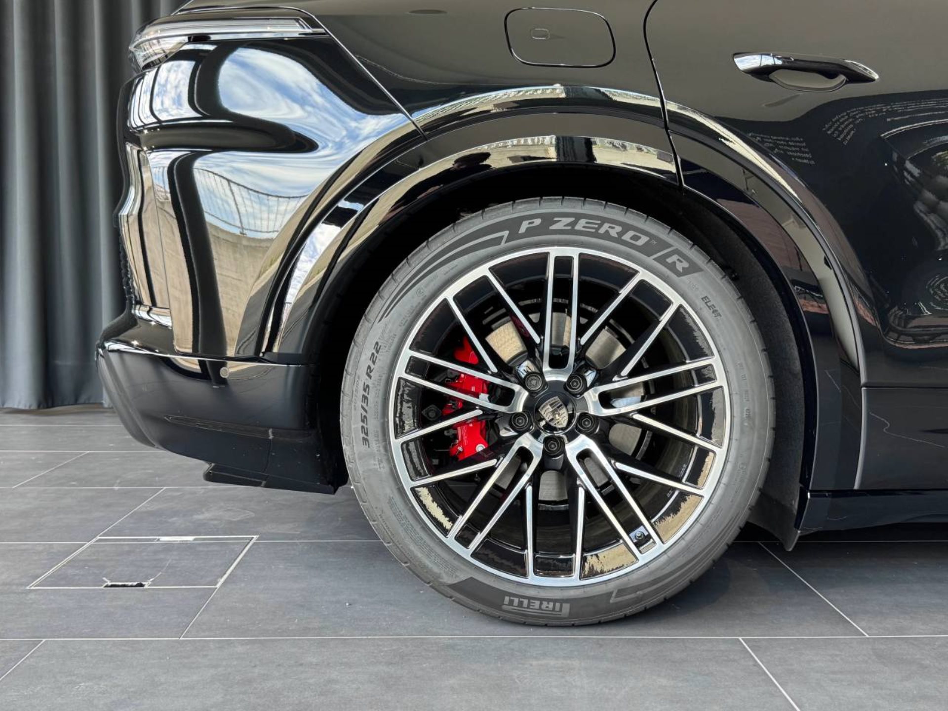 PORSCHE Cayenne Turbo Electric-image-10