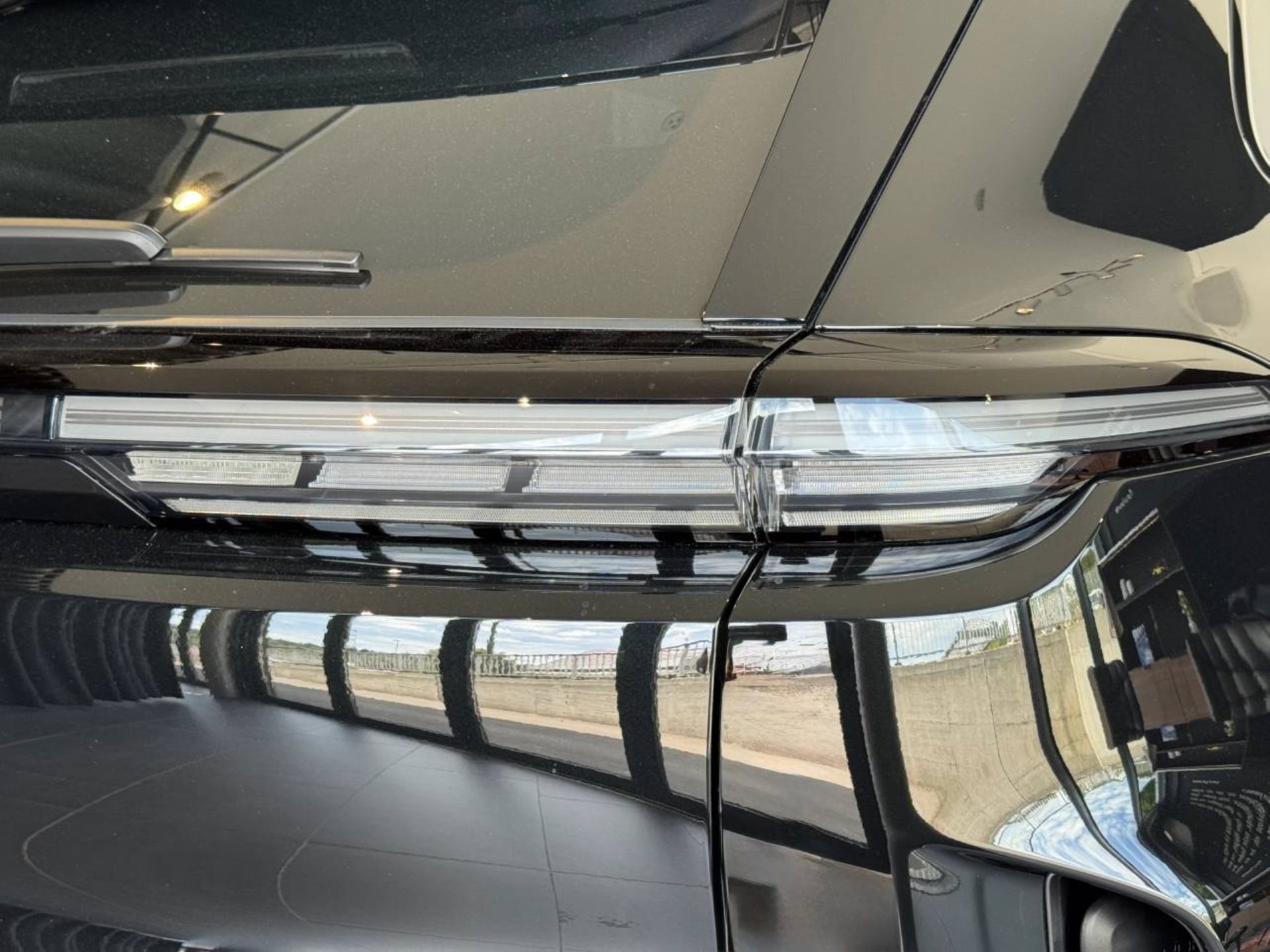 PORSCHE Cayenne Turbo Electric-image-12
