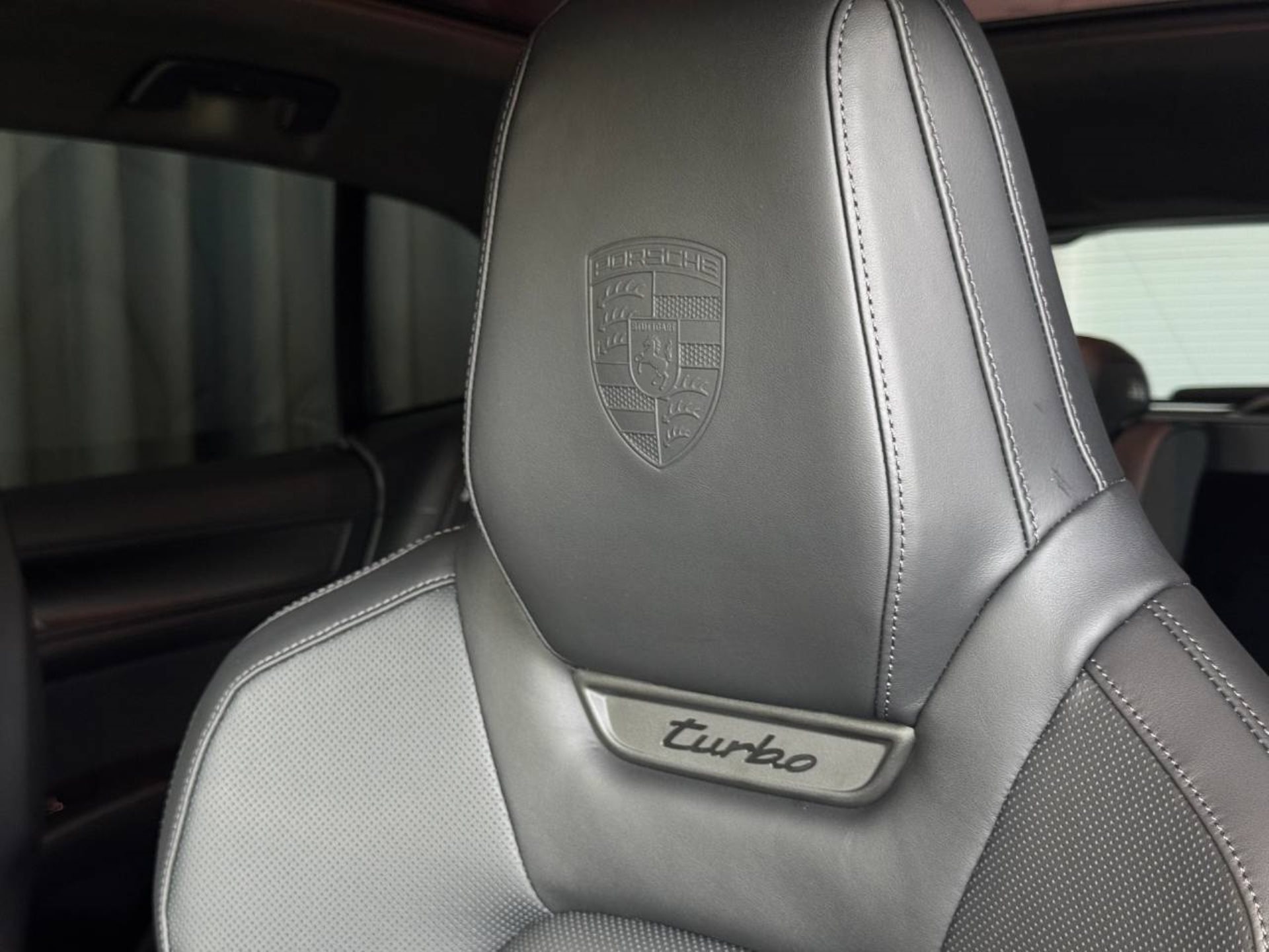 PORSCHE Cayenne Turbo Electric-image-21