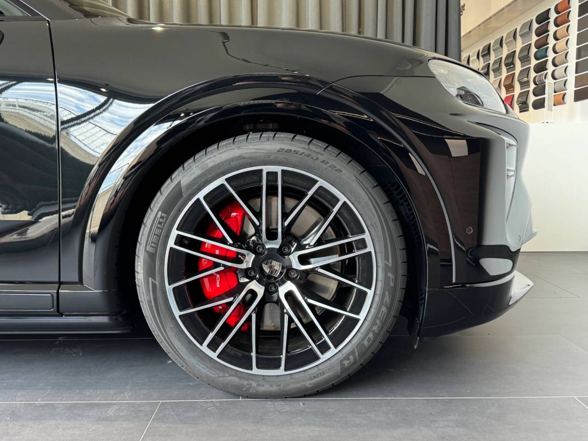 PORSCHE Cayenne Turbo Electric-image-9