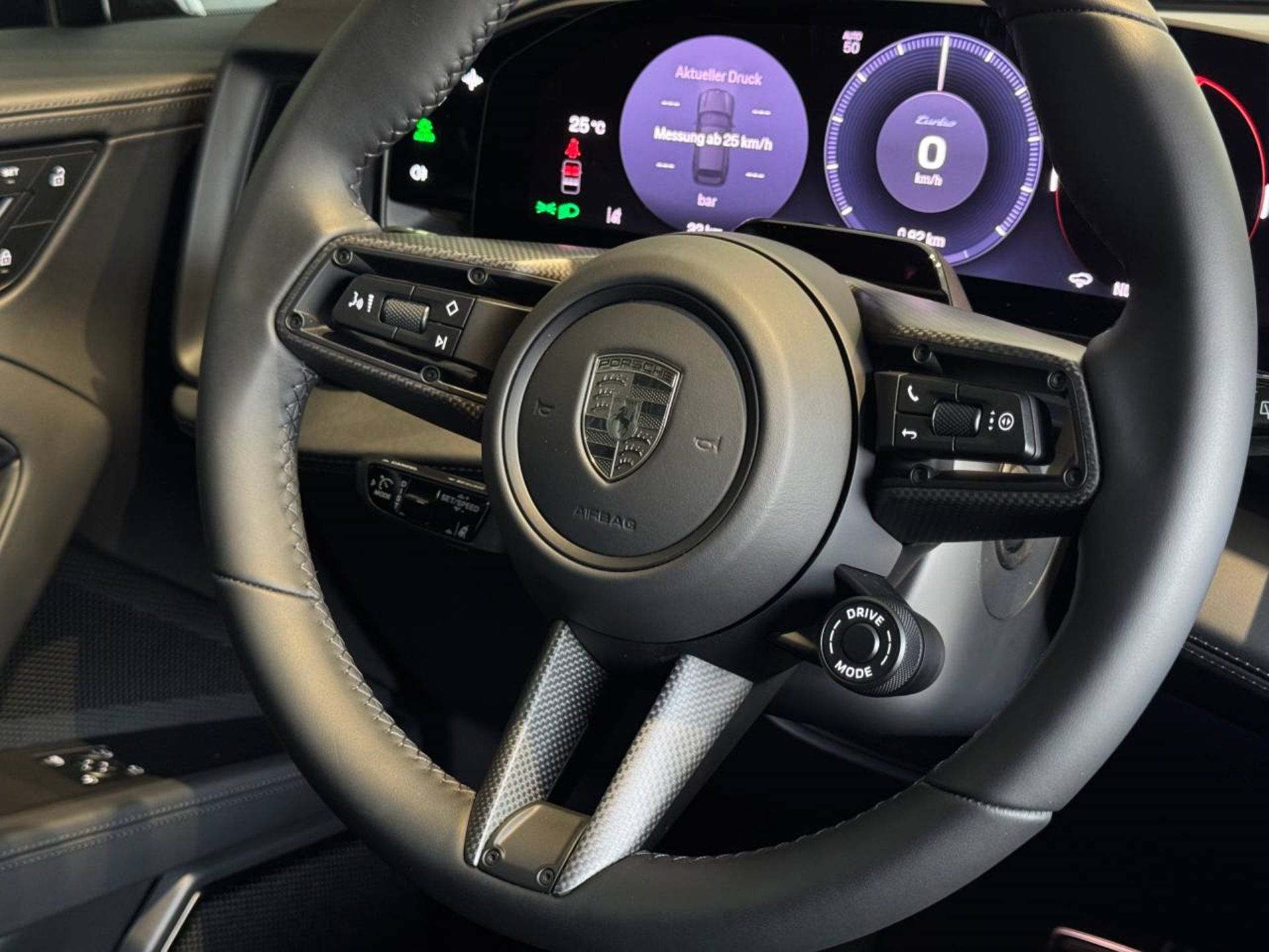 PORSCHE Cayenne Turbo Electric-image-35