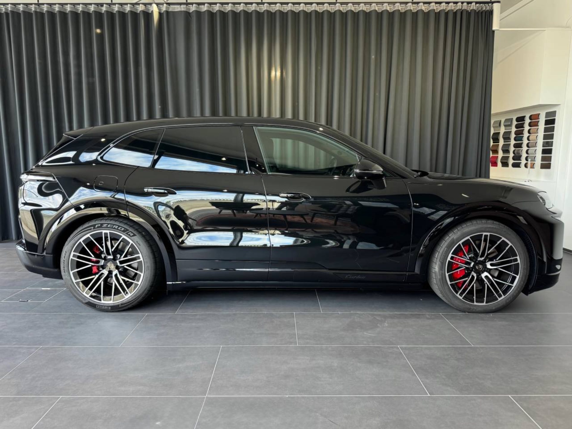 PORSCHE Cayenne Turbo Electric-image-6