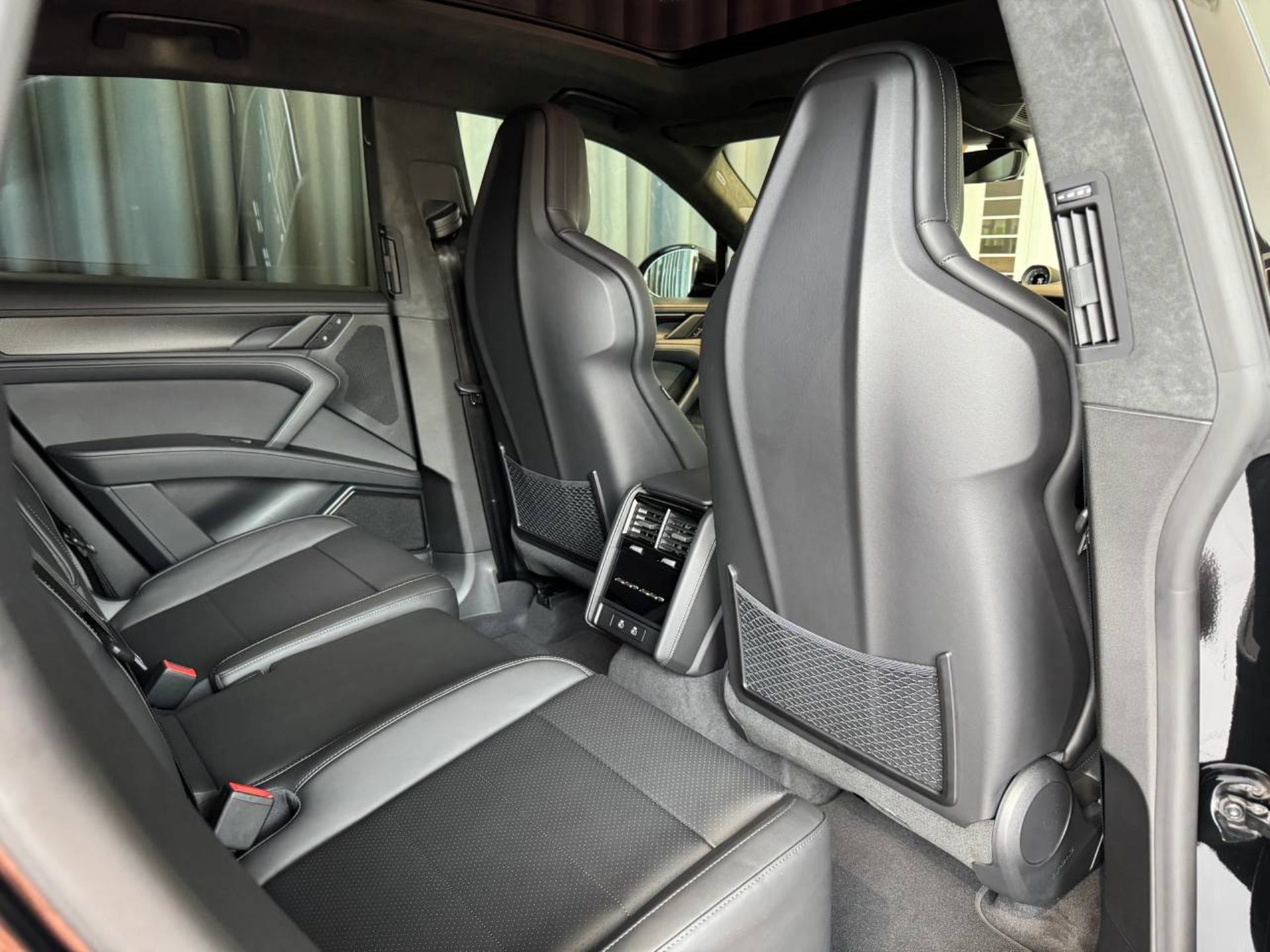 PORSCHE Cayenne Turbo Electric-image-27
