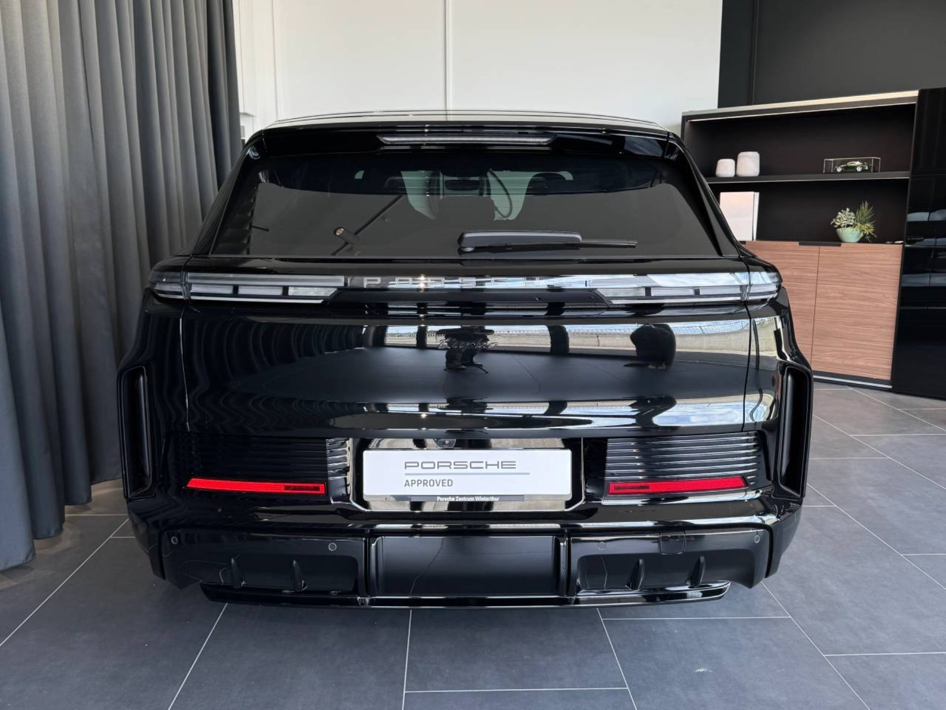 PORSCHE Cayenne Turbo Electric-image-2