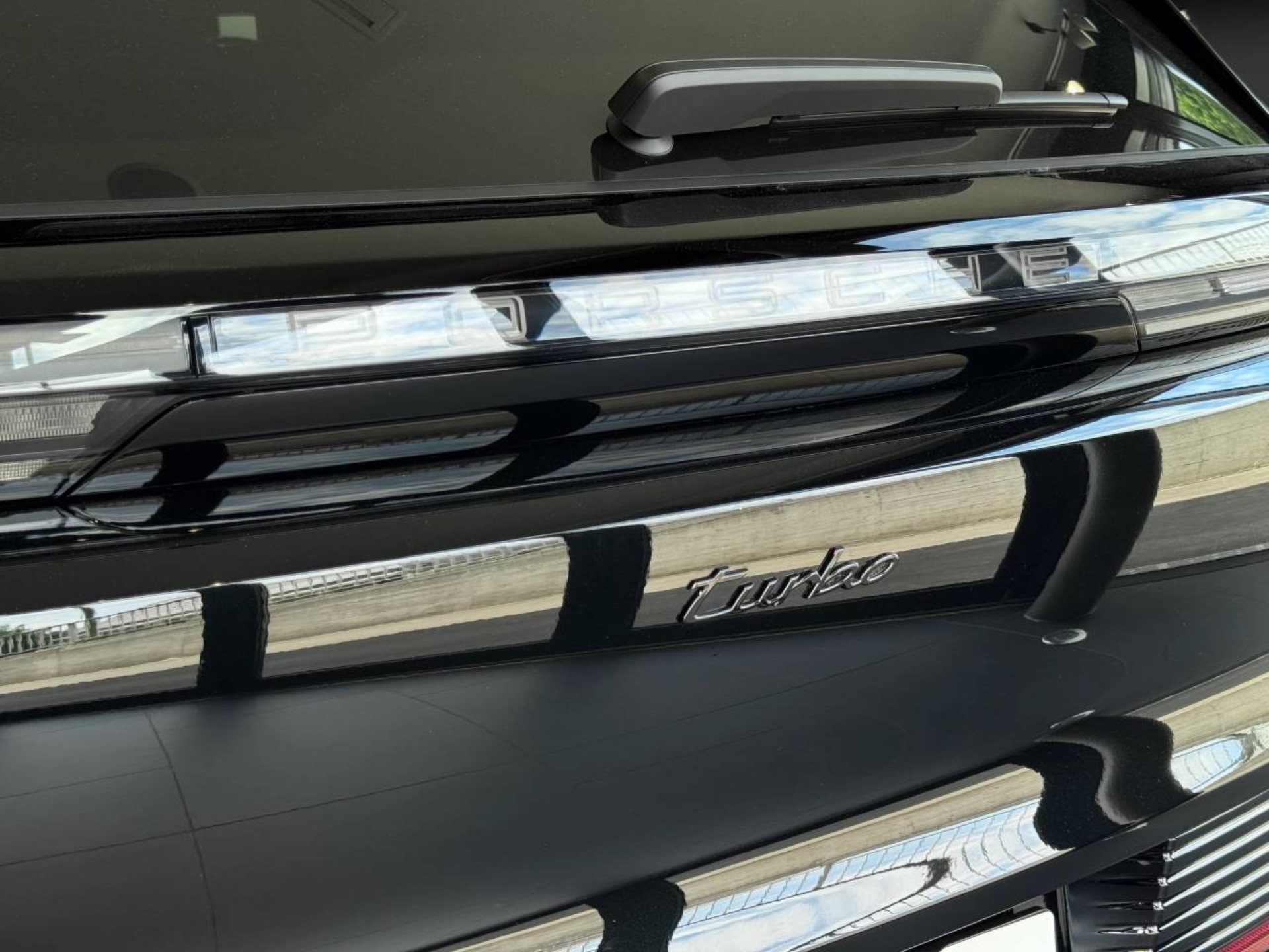 PORSCHE Cayenne Turbo Electric-image-33