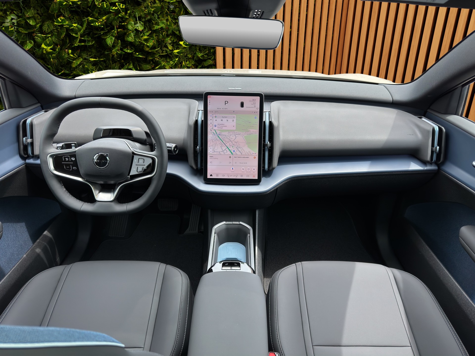 VOLVO EX30 CC E60 Twin Performance AWD-image-9