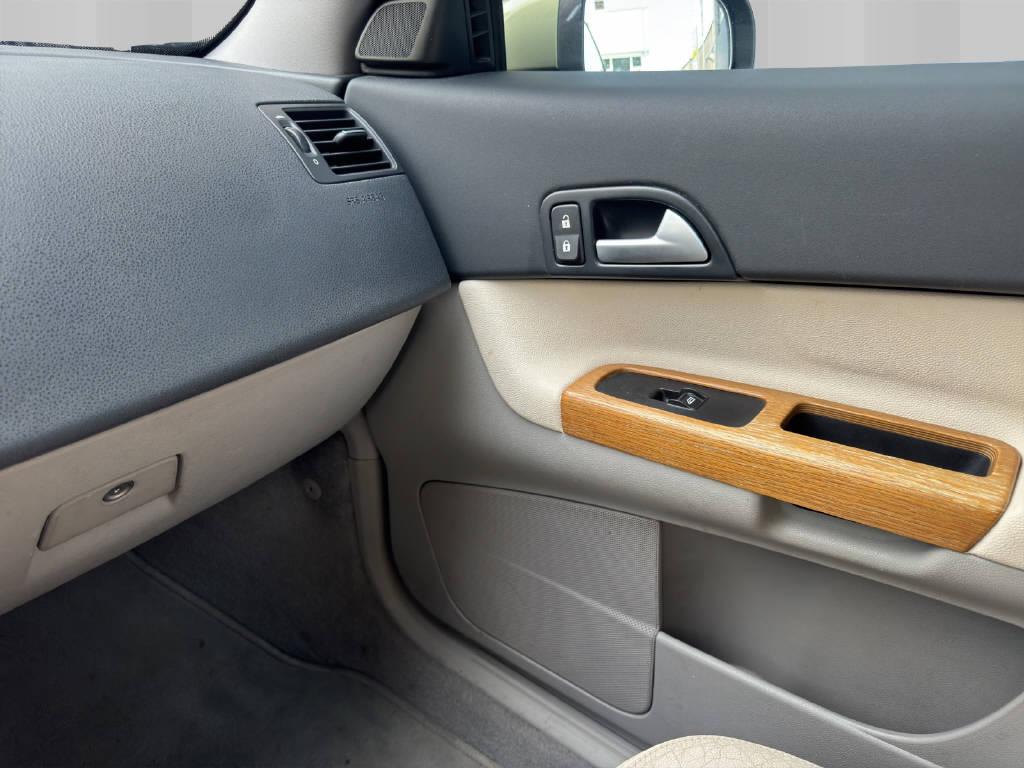 VOLVO C30 1.6 D2 Comfort-image-12