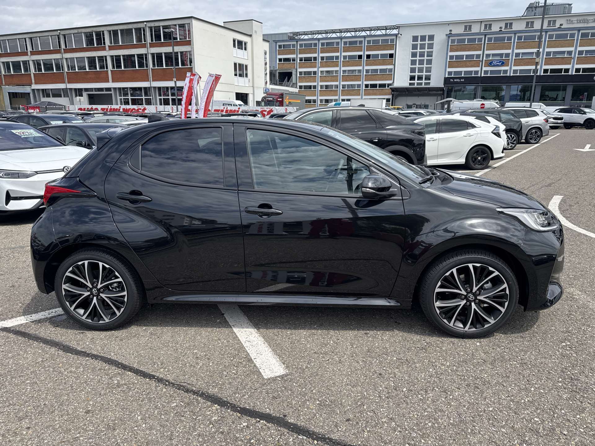 TOYOTA Yaris 1.5 Trend e-CVT Automat-image-10