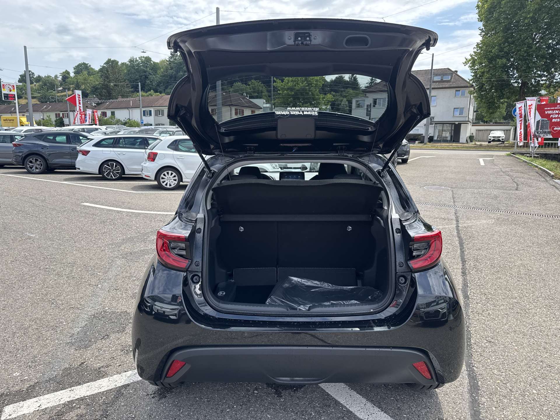 TOYOTA Yaris 1.5 Trend e-CVT Automat-image-7