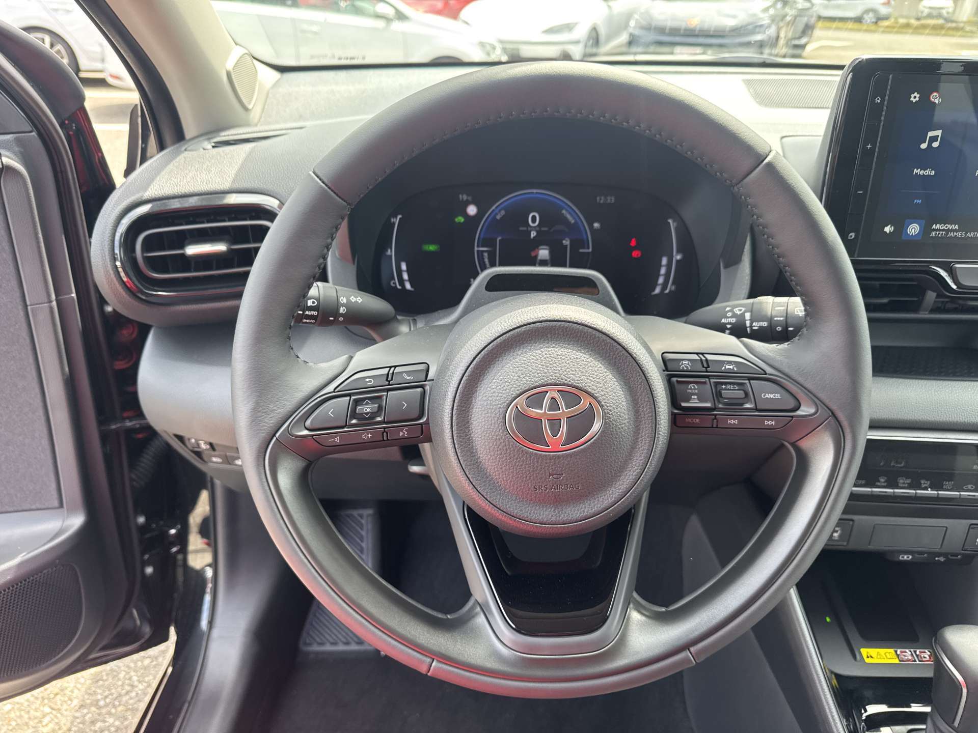 TOYOTA Yaris 1.5 Trend e-CVT Automat-image-15