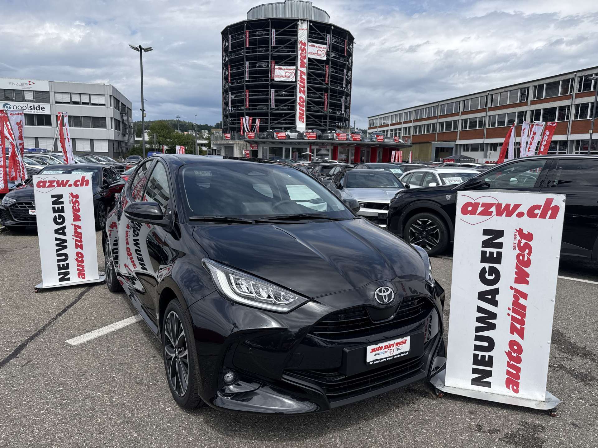 TOYOTA Yaris 1.5 Trend e-CVT Automat-image-0