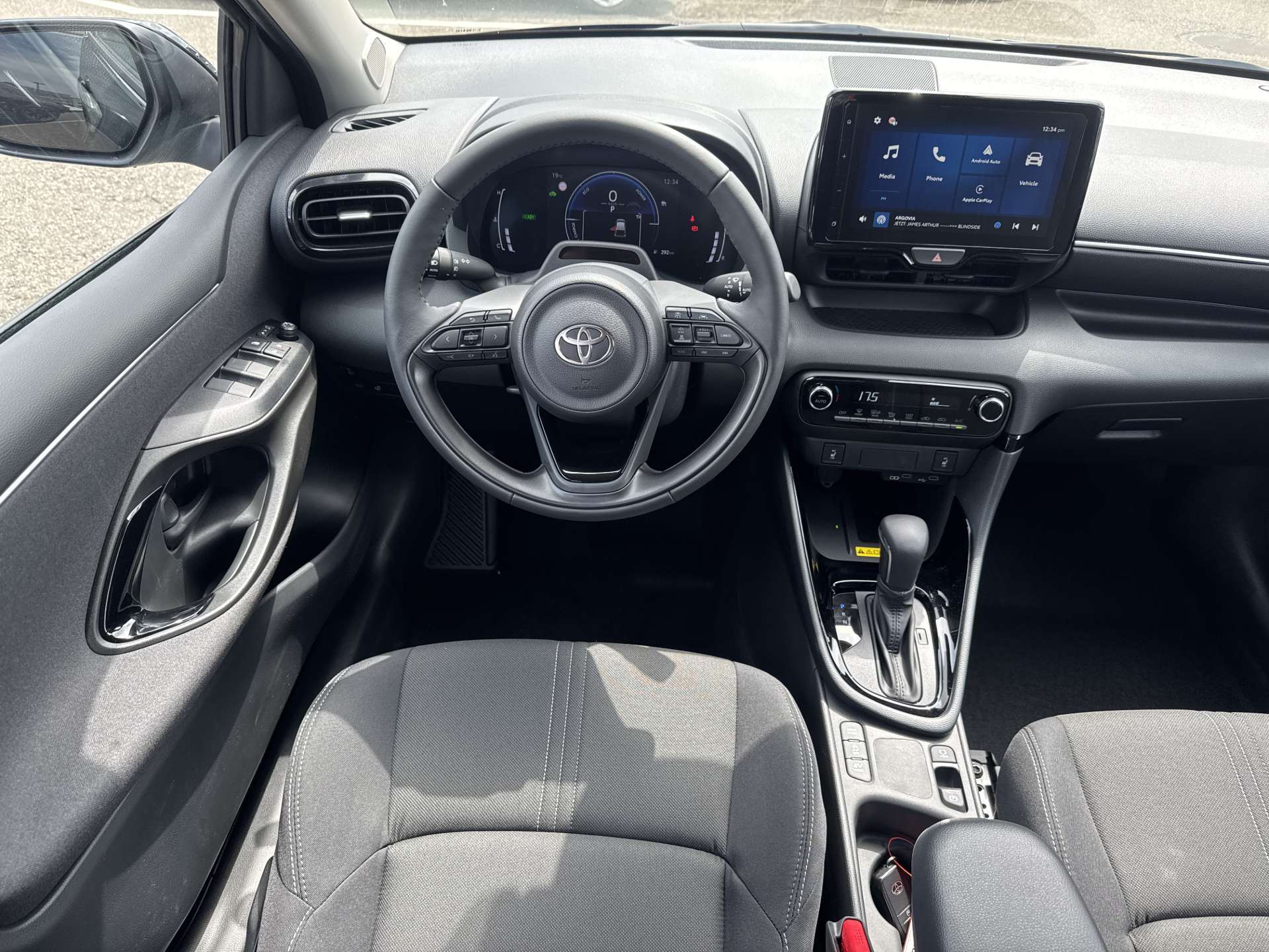 TOYOTA Yaris 1.5 Trend e-CVT Automat-image-4