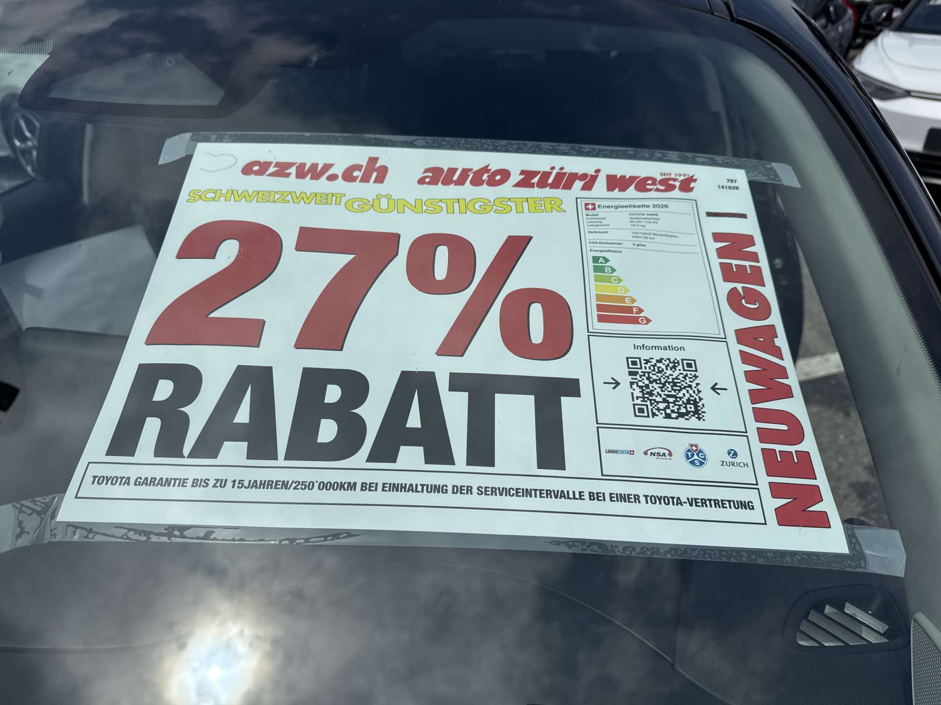 TOYOTA Yaris 1.5 Trend e-CVT Automat-image-3