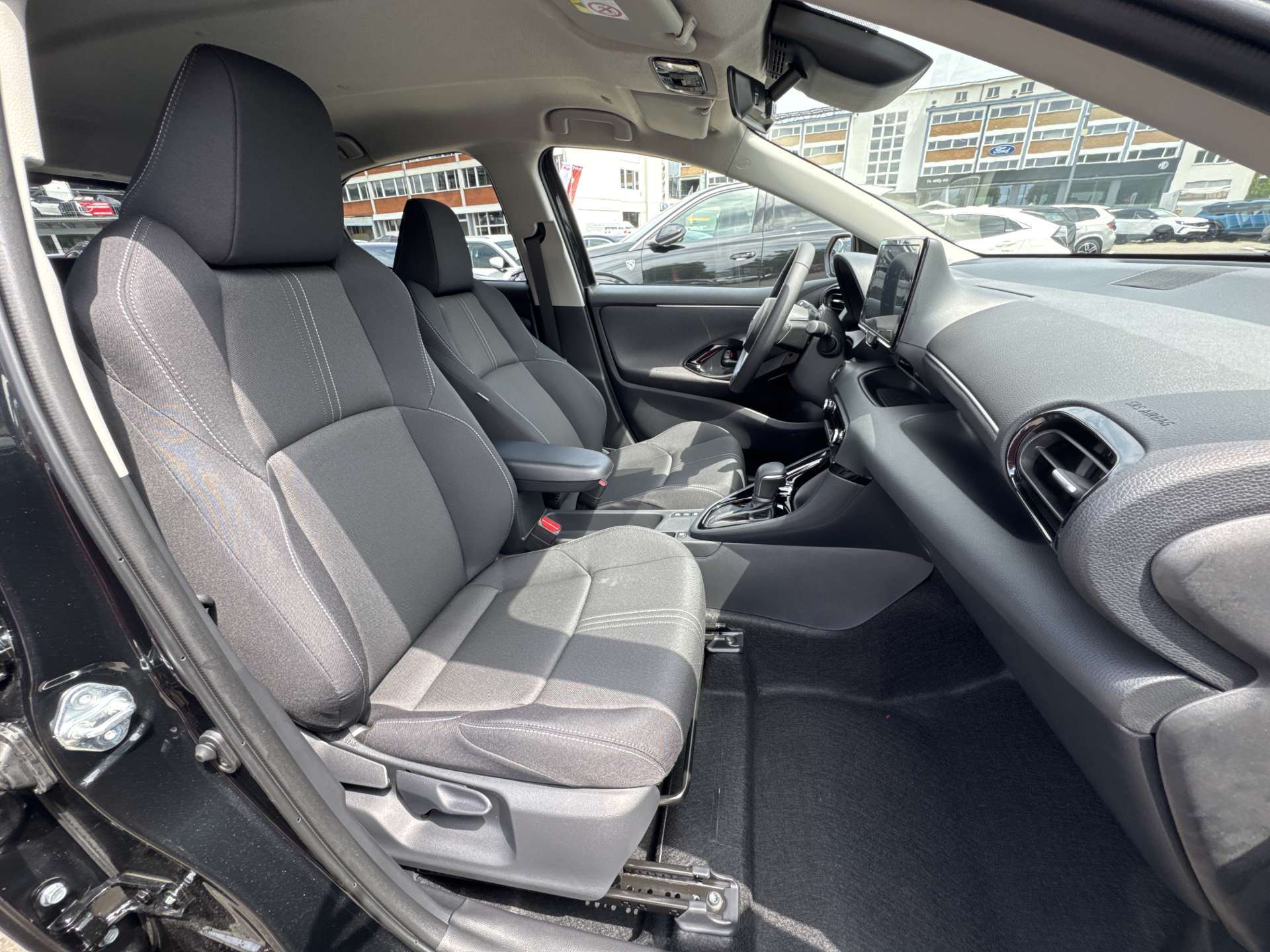 TOYOTA Yaris 1.5 Trend e-CVT Automat-image-12