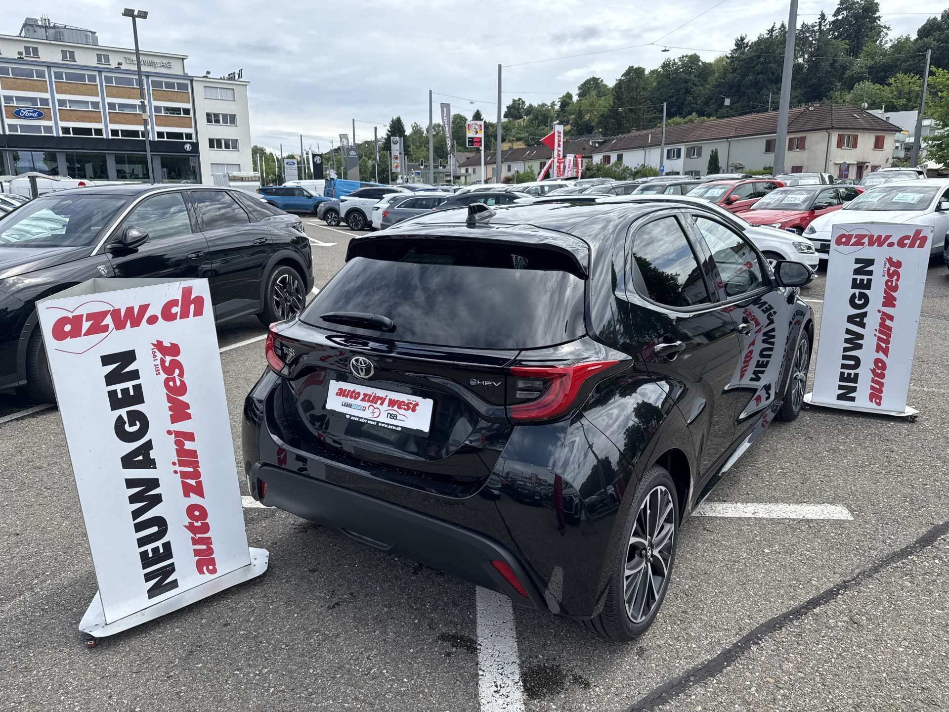 TOYOTA Yaris 1.5 Trend e-CVT Automat-image-2