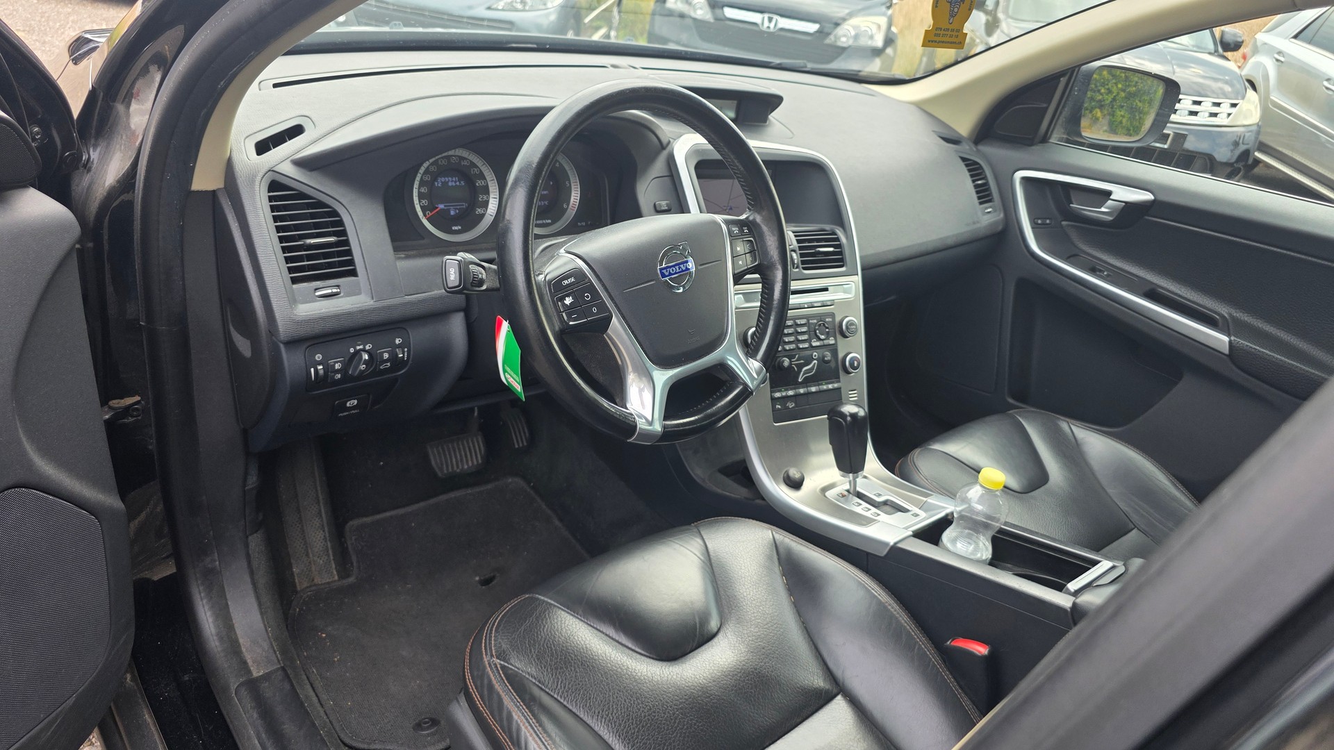 VOLVO XC60 D5 AWD Summum Geartronic-image-6