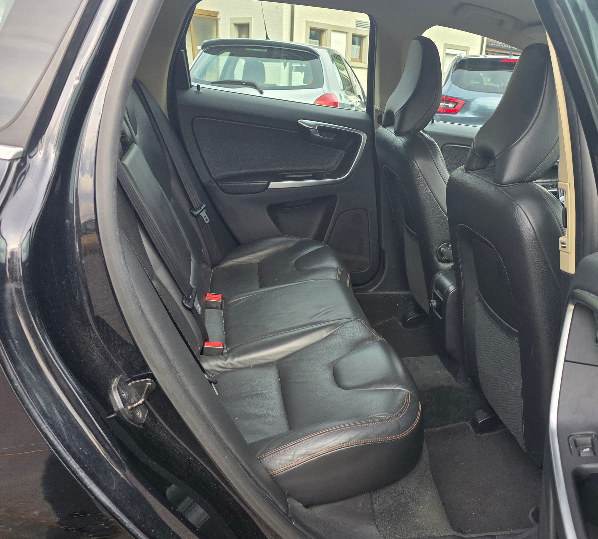 VOLVO XC60 D5 AWD Summum Geartronic-image-9