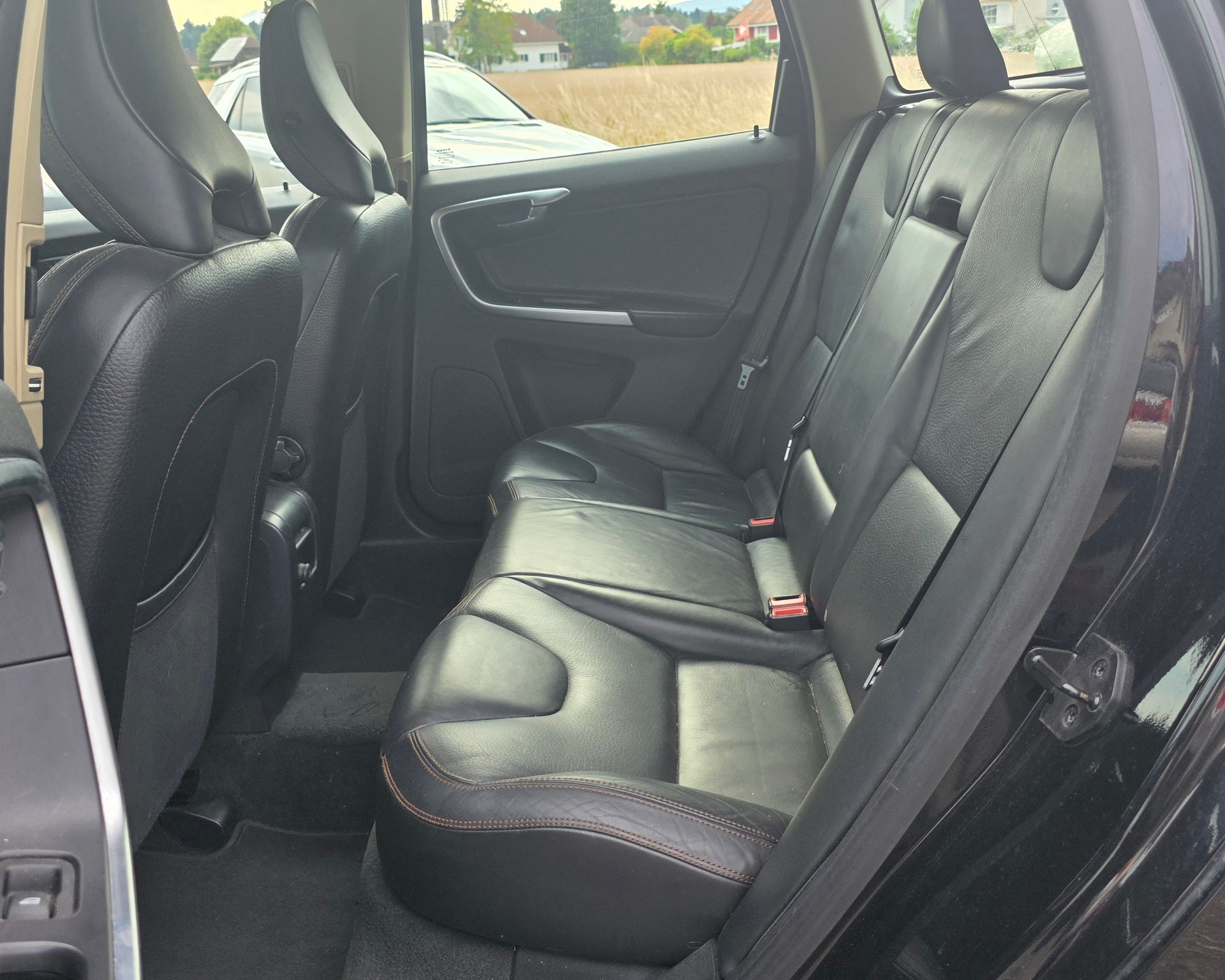 VOLVO XC60 D5 AWD Summum Geartronic-image-10