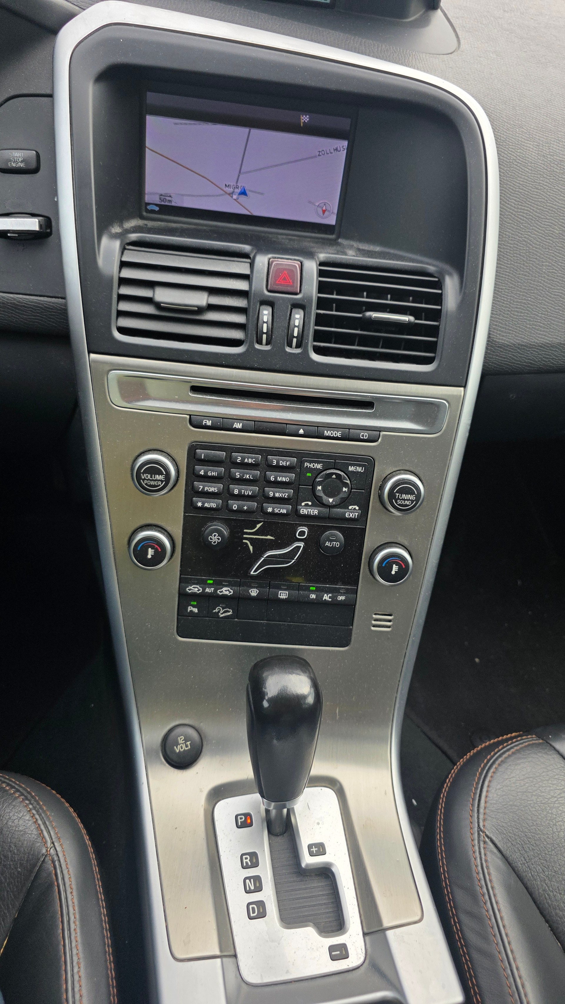 VOLVO XC60 D5 AWD Summum Geartronic-image-11