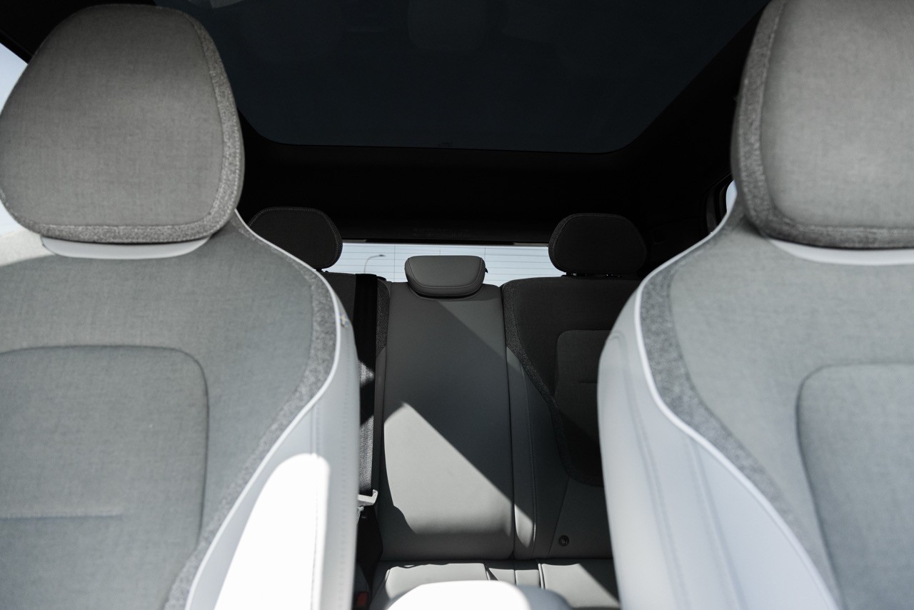 VOLVO E60 Twin Performance AWD-image-3