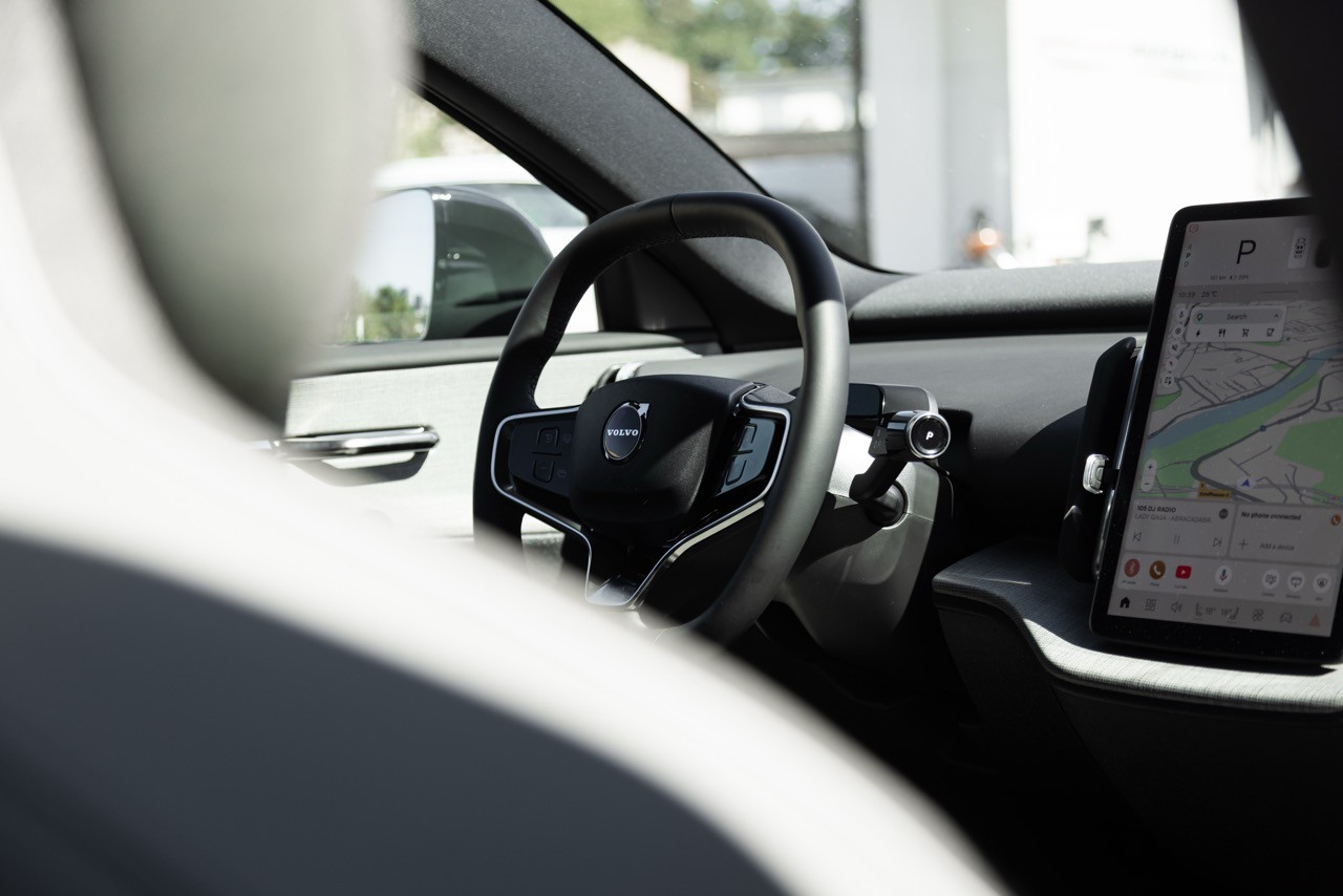 VOLVO E60 Twin Performance AWD-image-9