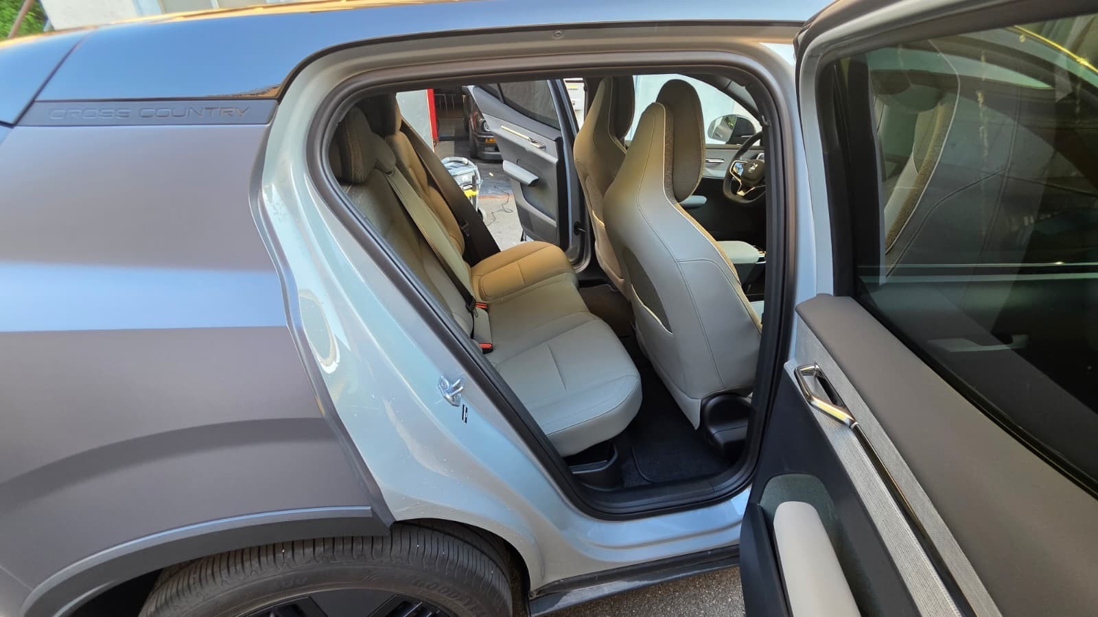 VOLVO E60 Twin Performance AWD-image-2