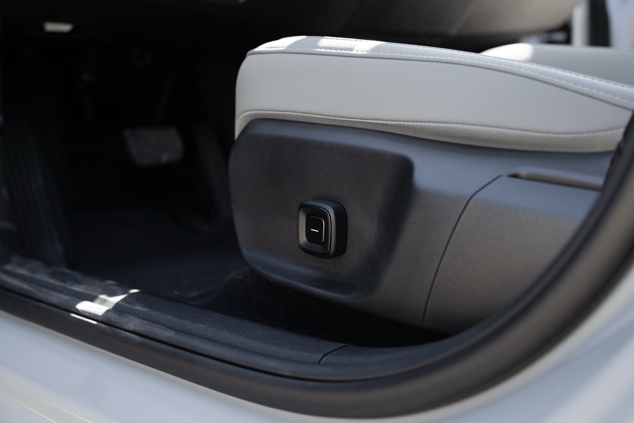 VOLVO E60 Twin Performance AWD-image-1