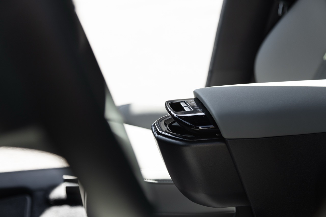 VOLVO E60 Twin Performance AWD-image-5