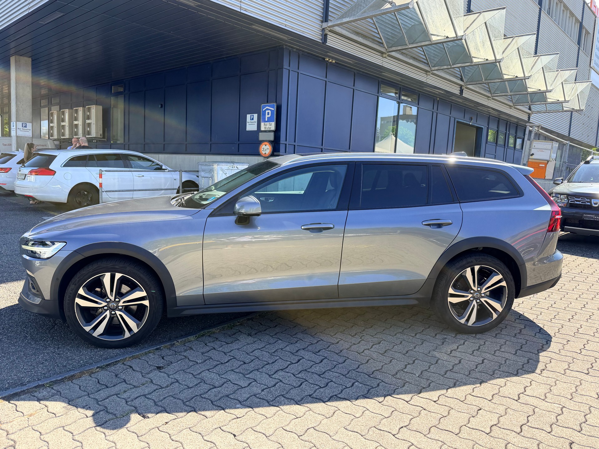 VOLVO V60 Cross Country B4 Diesel AWD Geartronic-image-5