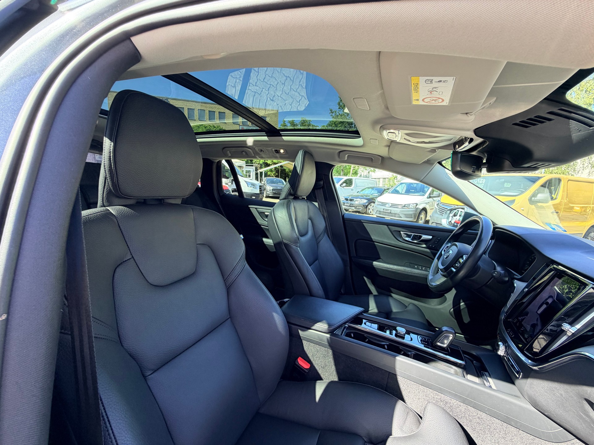 VOLVO V60 Cross Country B4 Diesel AWD Geartronic-image-9