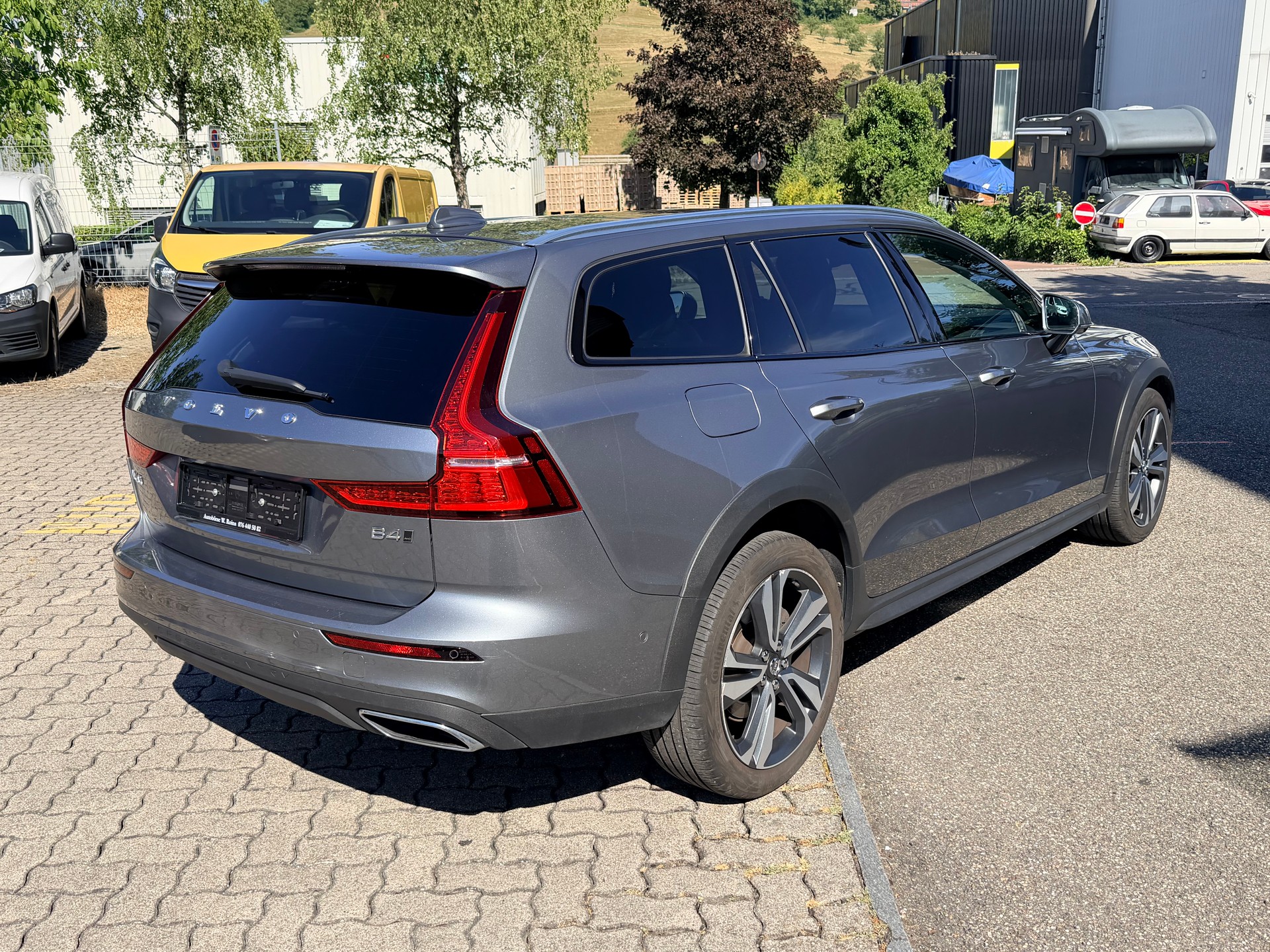 VOLVO V60 Cross Country B4 Diesel AWD Geartronic-image-2