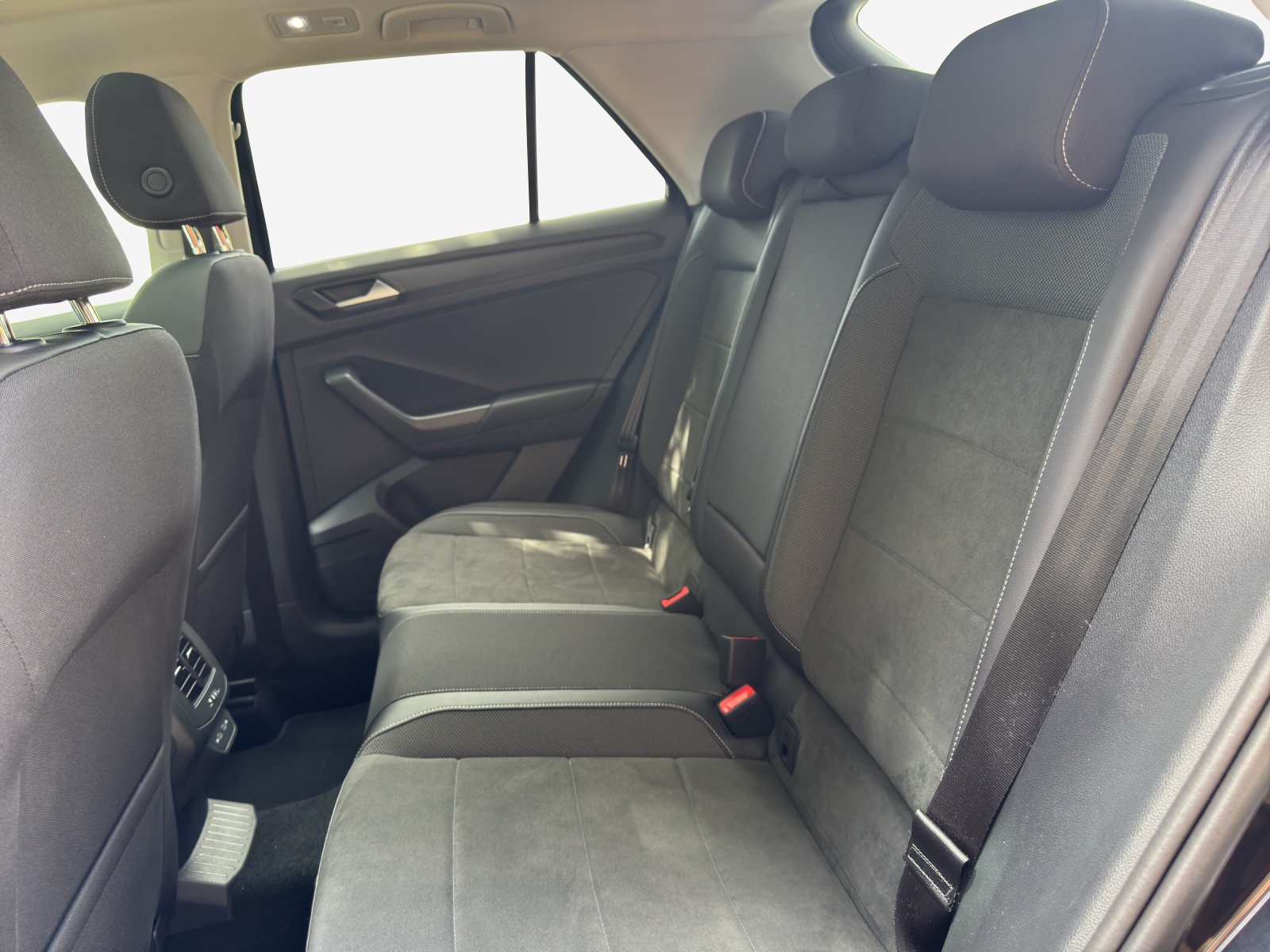 VW T-Roc 2.0 TSI Style DSG 4Motion-image-11