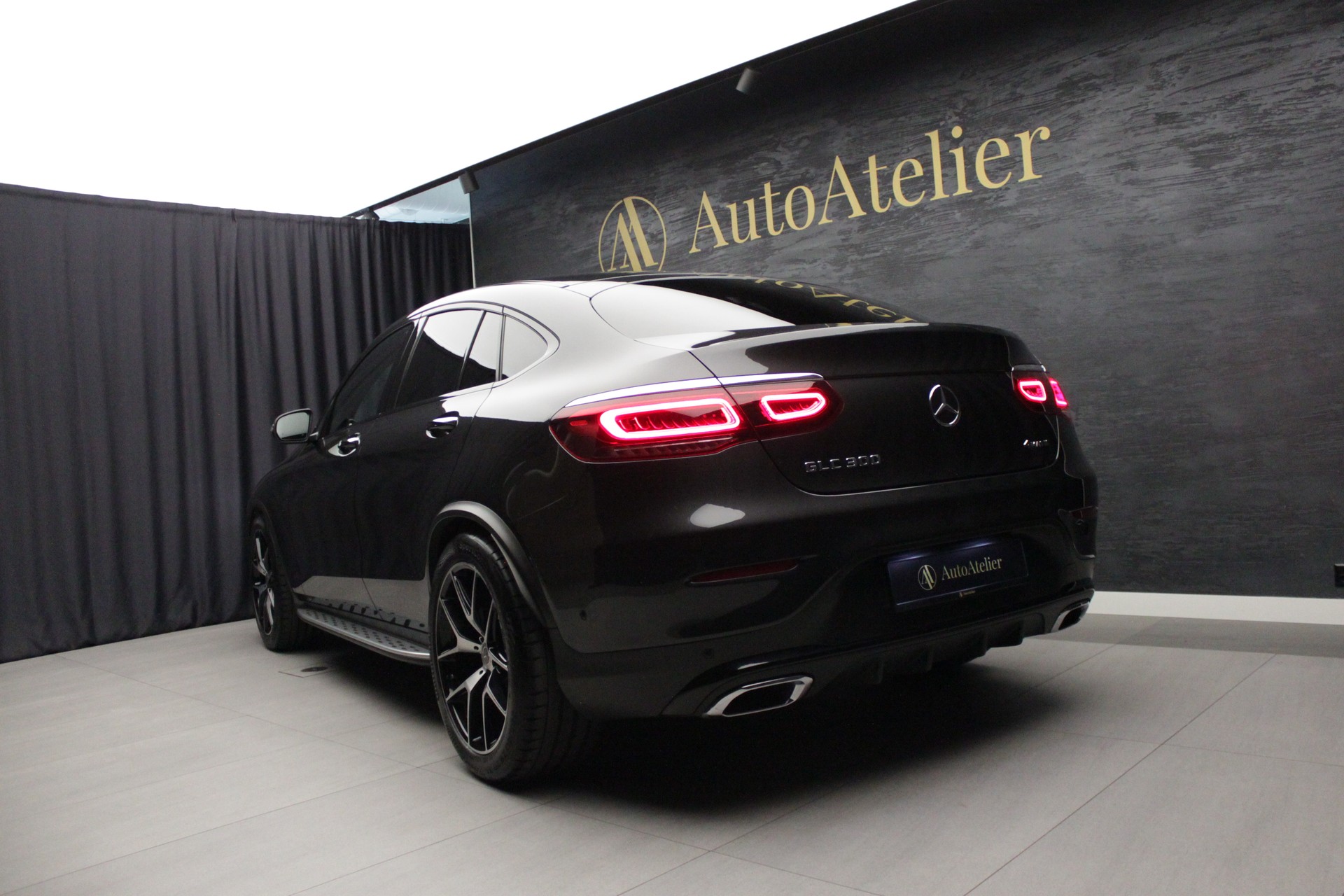 MERCEDES-BENZ GLC Coupé 300 AMG Line 4Matic 9G-Tronic-image-10