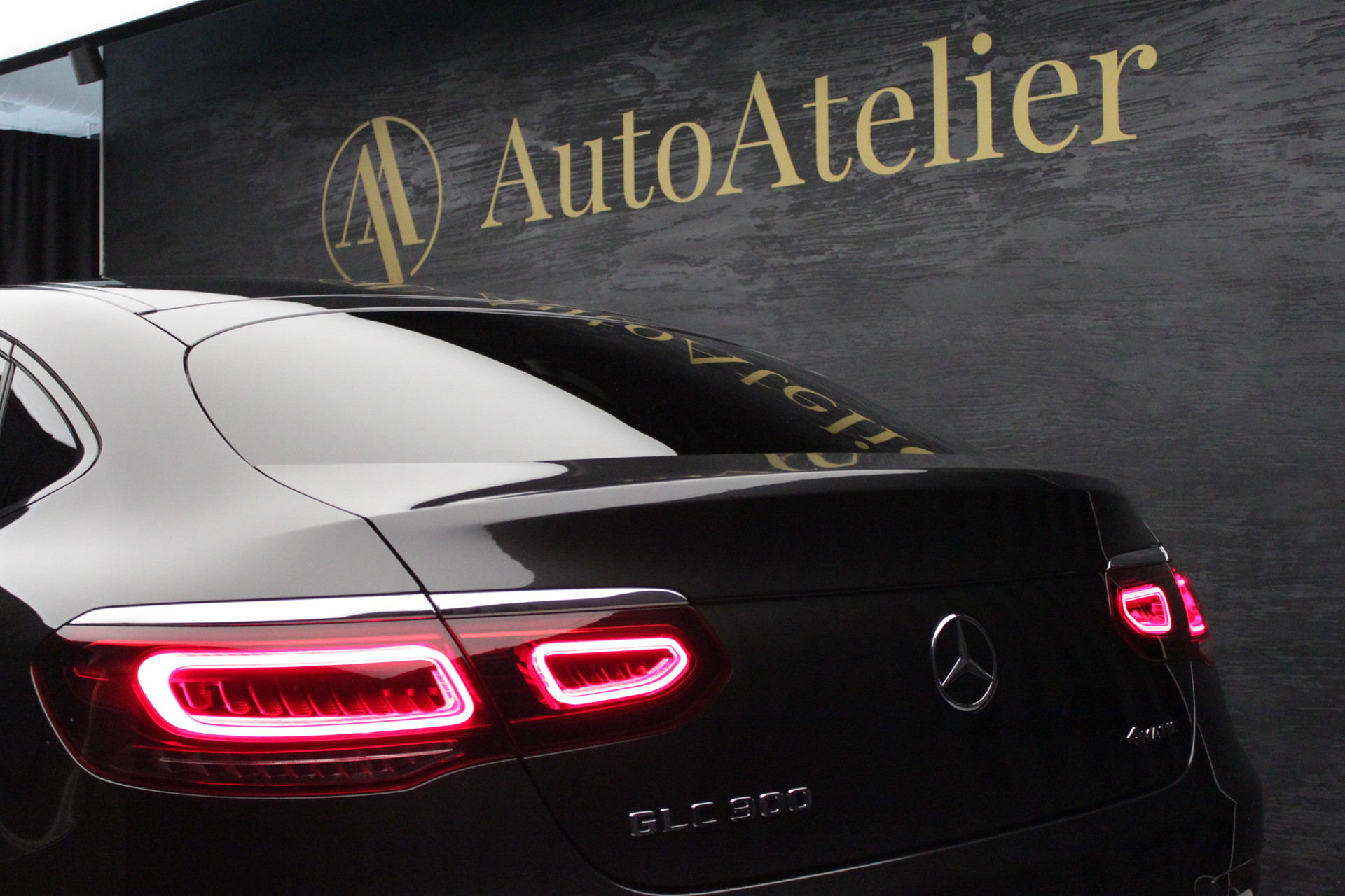MERCEDES-BENZ GLC Coupé 300 AMG Line 4Matic 9G-Tronic-image-12