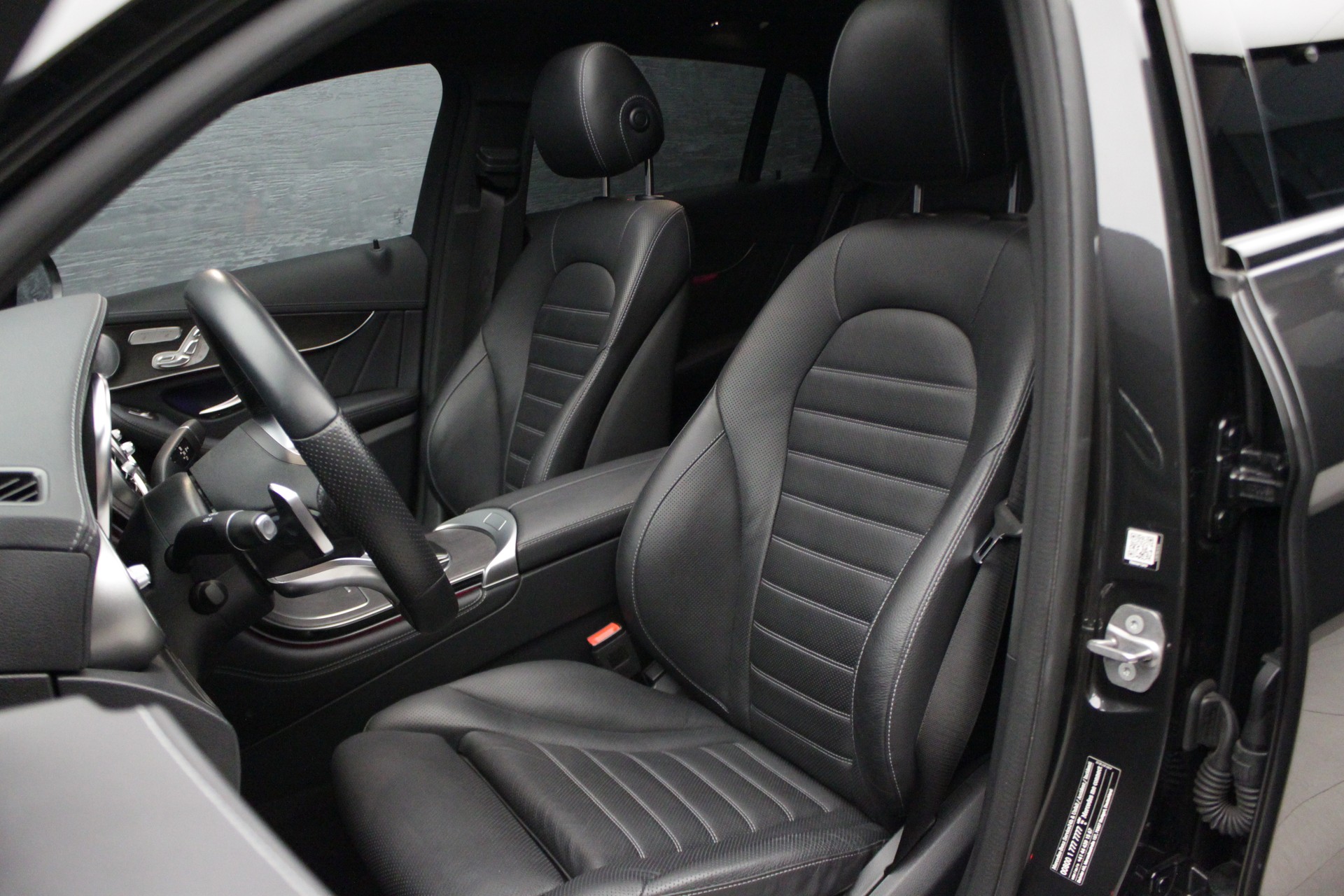 MERCEDES-BENZ GLC Coupé 300 AMG Line 4Matic 9G-Tronic-image-16