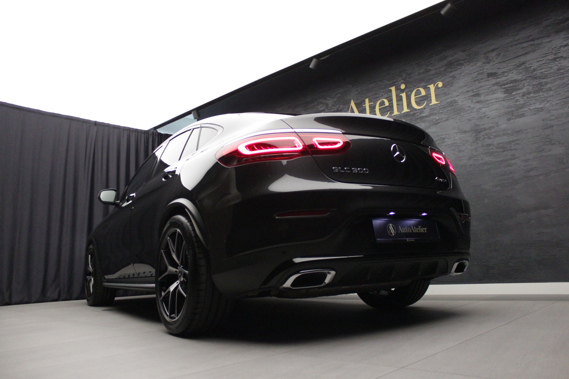 MERCEDES-BENZ GLC Coupé 300 AMG Line 4Matic 9G-Tronic-image-11