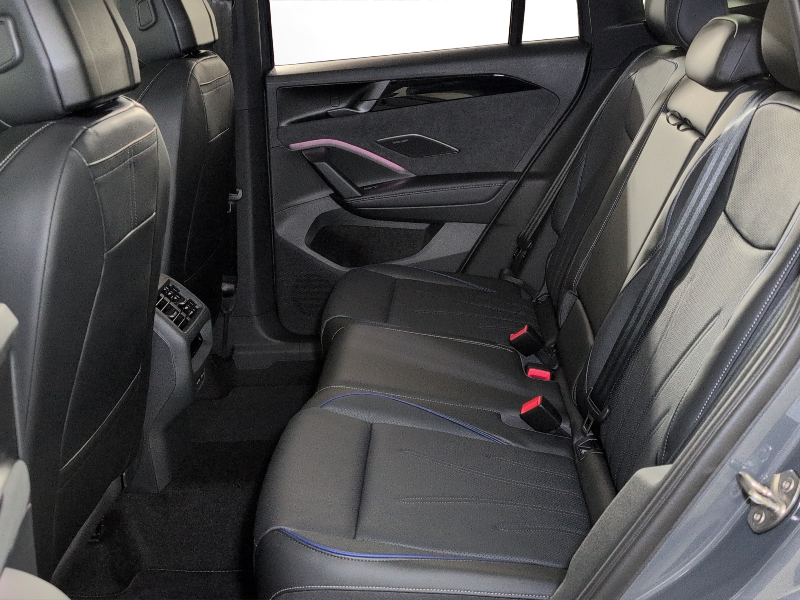VW Tiguan 2.0 TDI SCR R-Line 4Motion DSG-image-7
