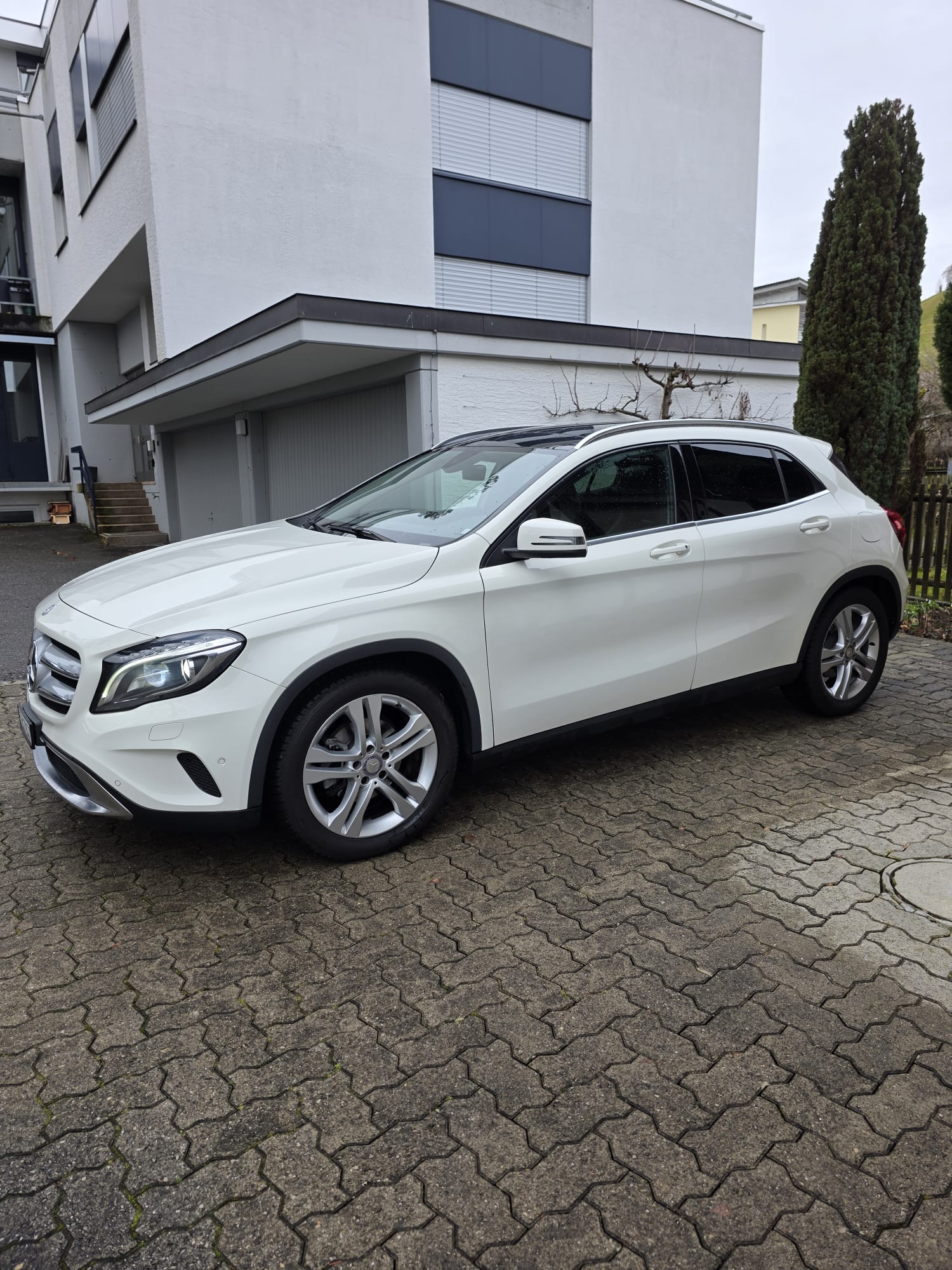 MERCEDES-BENZ GLA 200 Night Star 7G-DCT-image-2