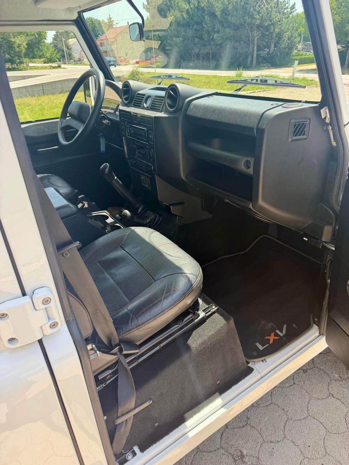 LAND ROVER Defender 110 TD4 *LXV Edition*-image-4